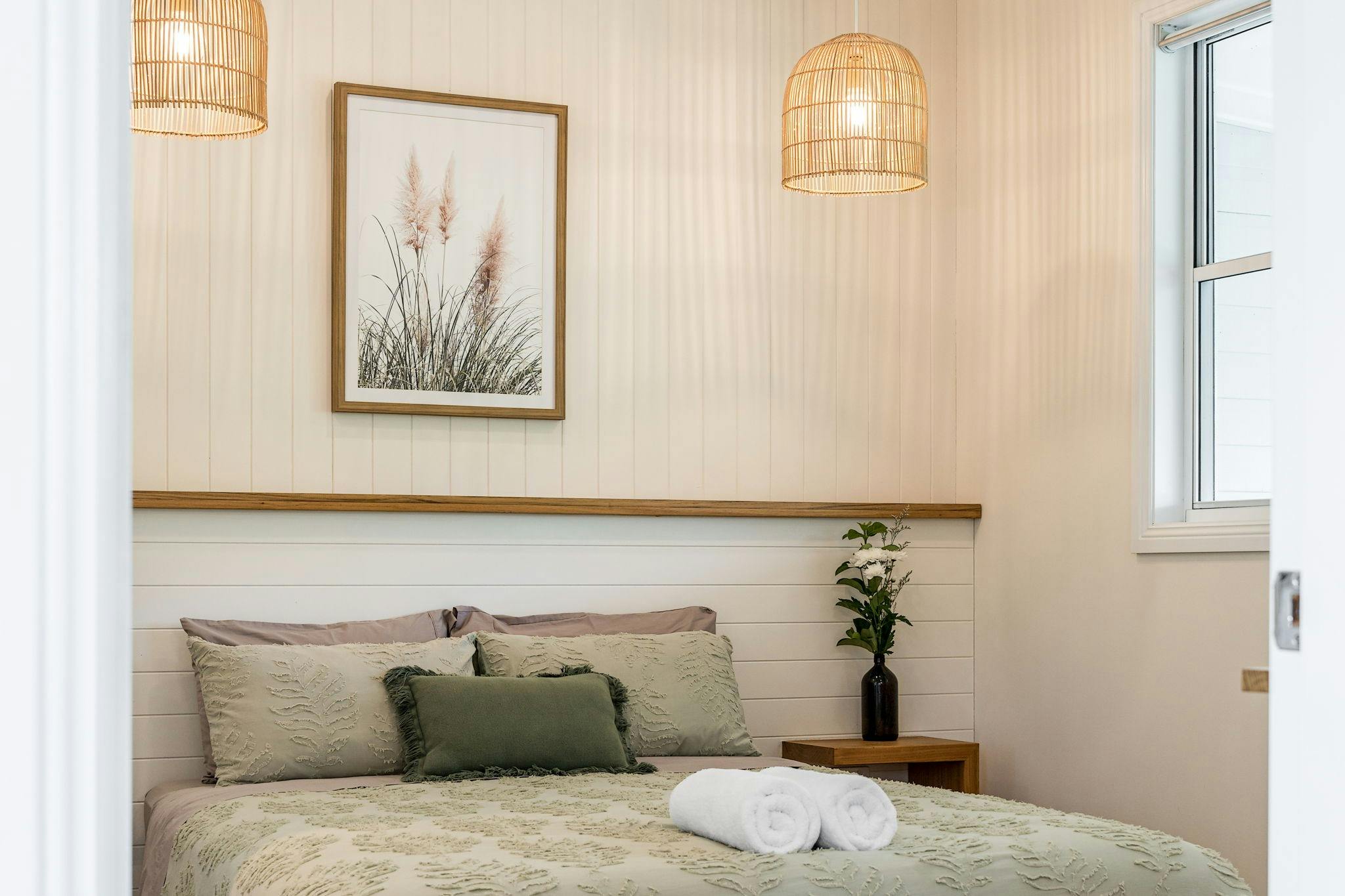 가족과 커플에게 적합한 2베드룸 코티지입니다. 방갈로 근처 개인 농장에 위치