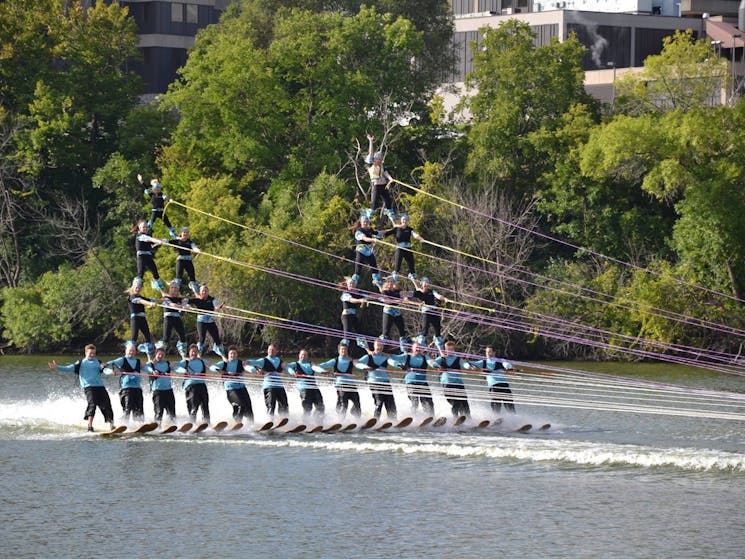 Show Ski Team