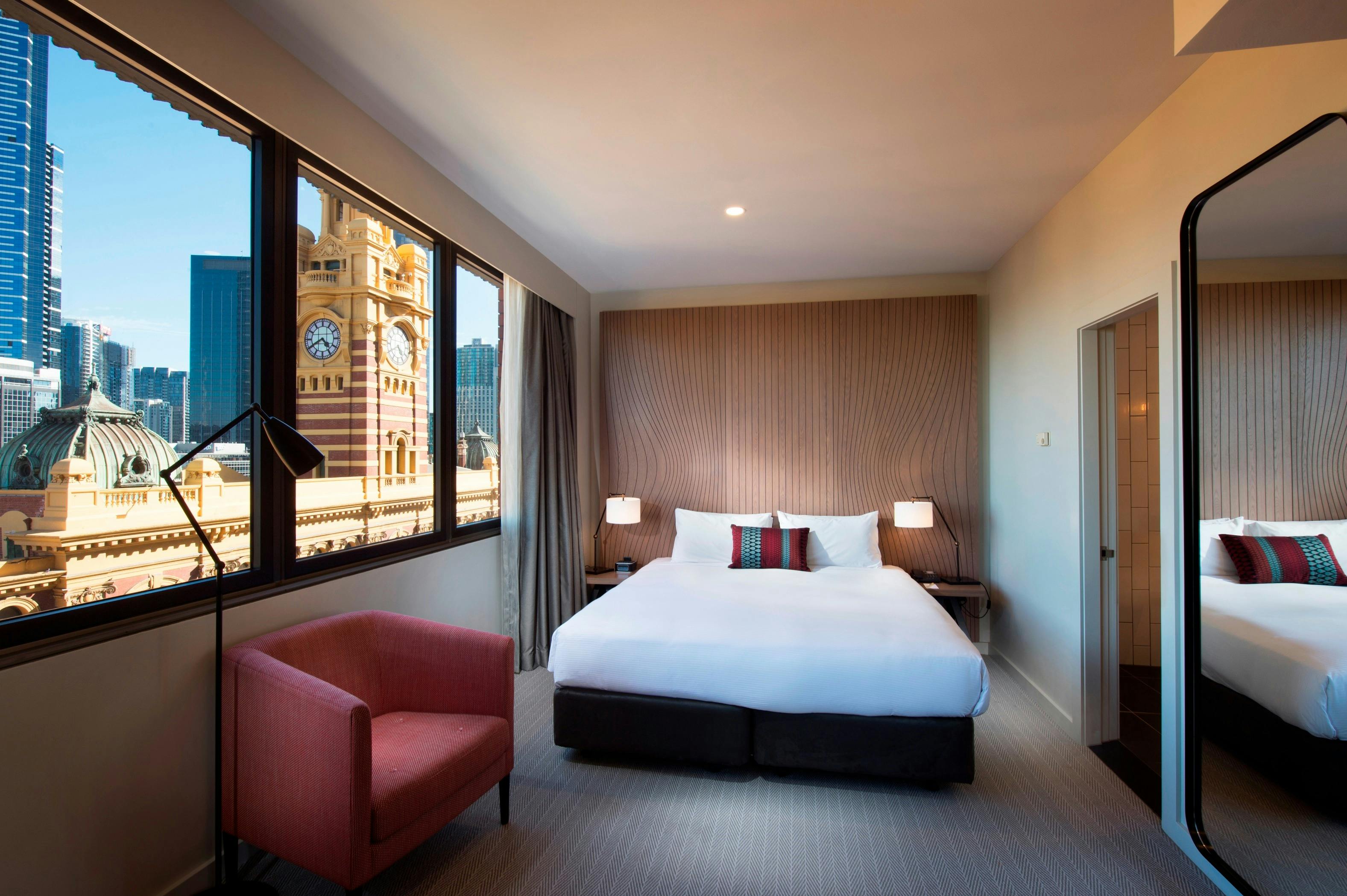 King Guest Room with Station View