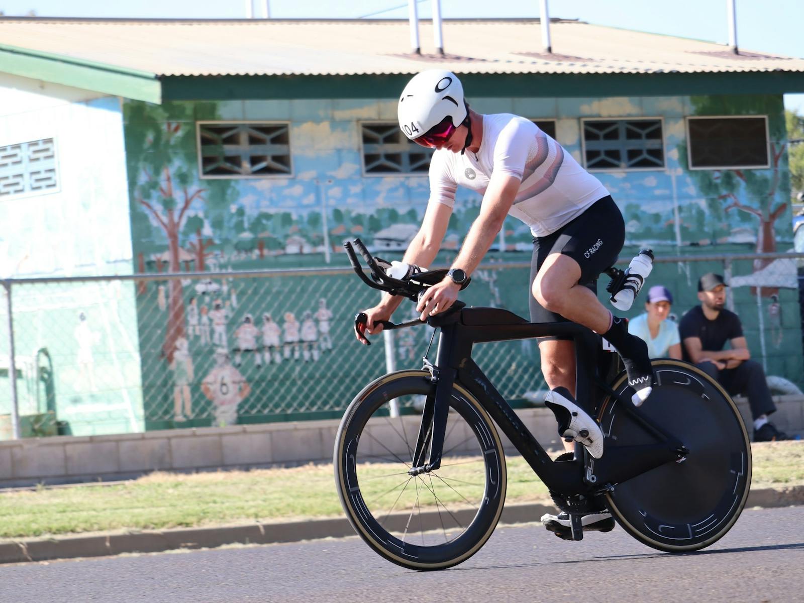 Battle on the Balonne - Cyclist Battle on the Balonne - Cyclist