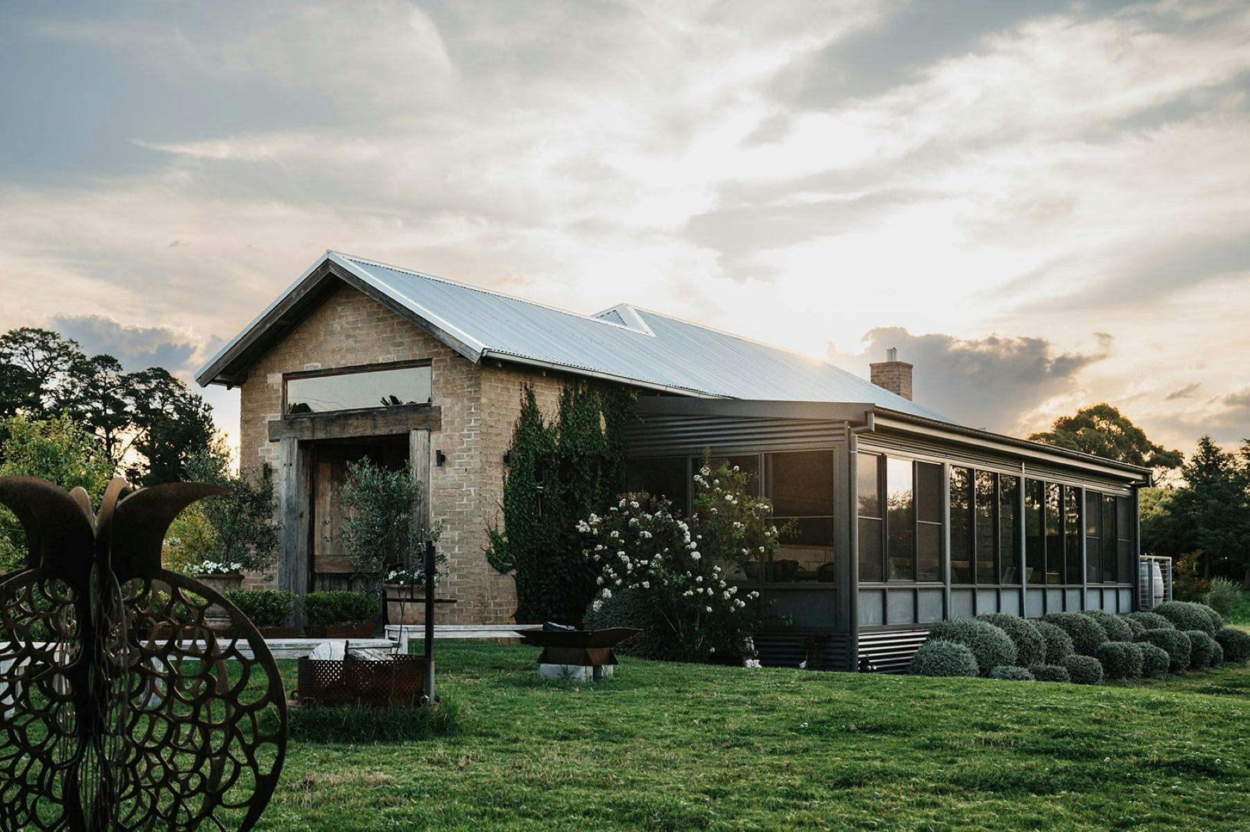 日落時回望蟾蜍廳