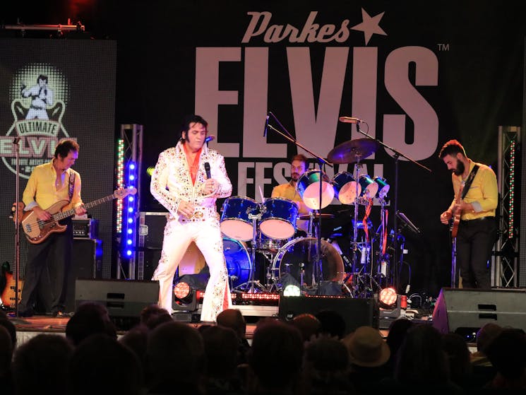 Elvis Singer at Parkes Festival