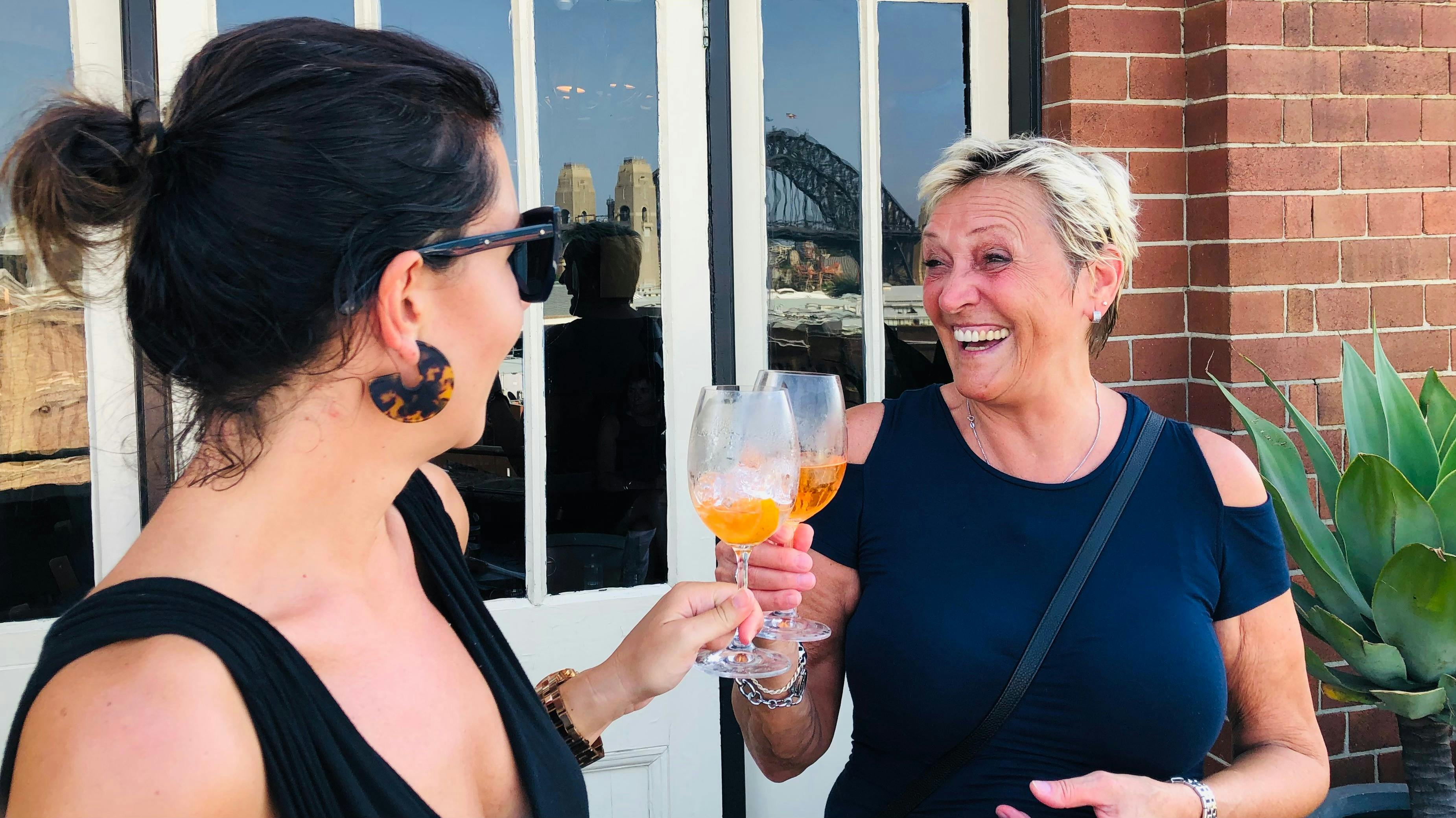 Family Celebrating, Sydney Highlights and Beach – Luxury Private Sightseeing Tour in Sydney