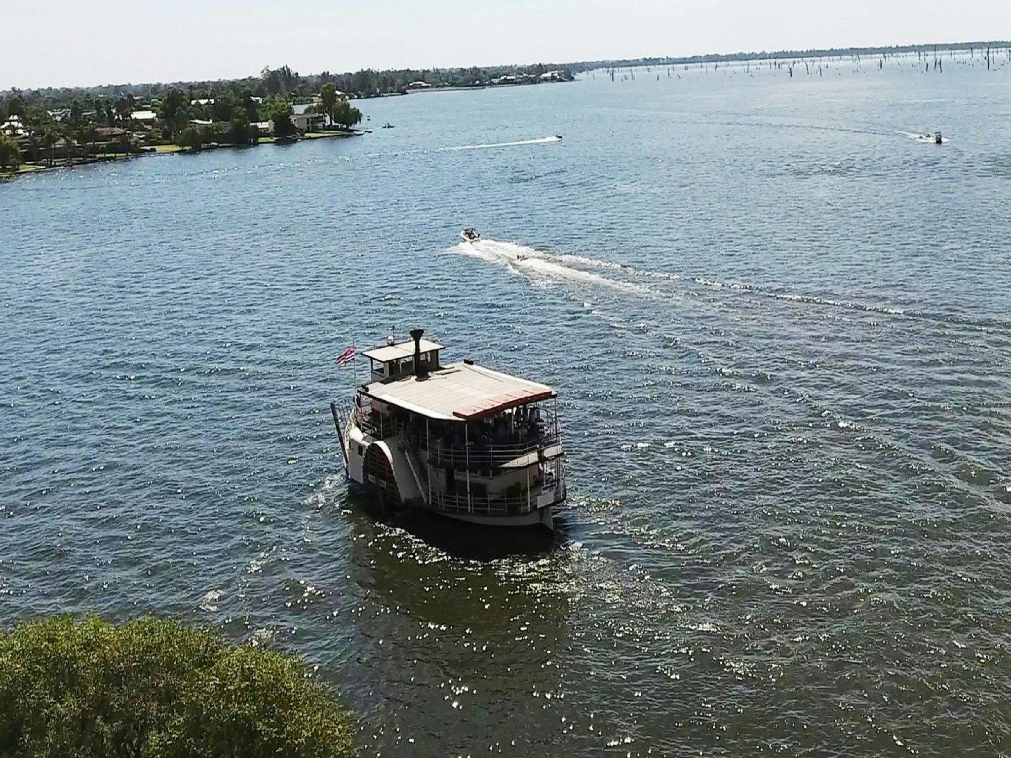 Lake Mulwala's paddlesteamer