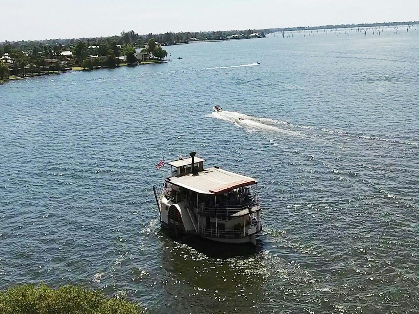 Lake Mulwala's paddlesteamer