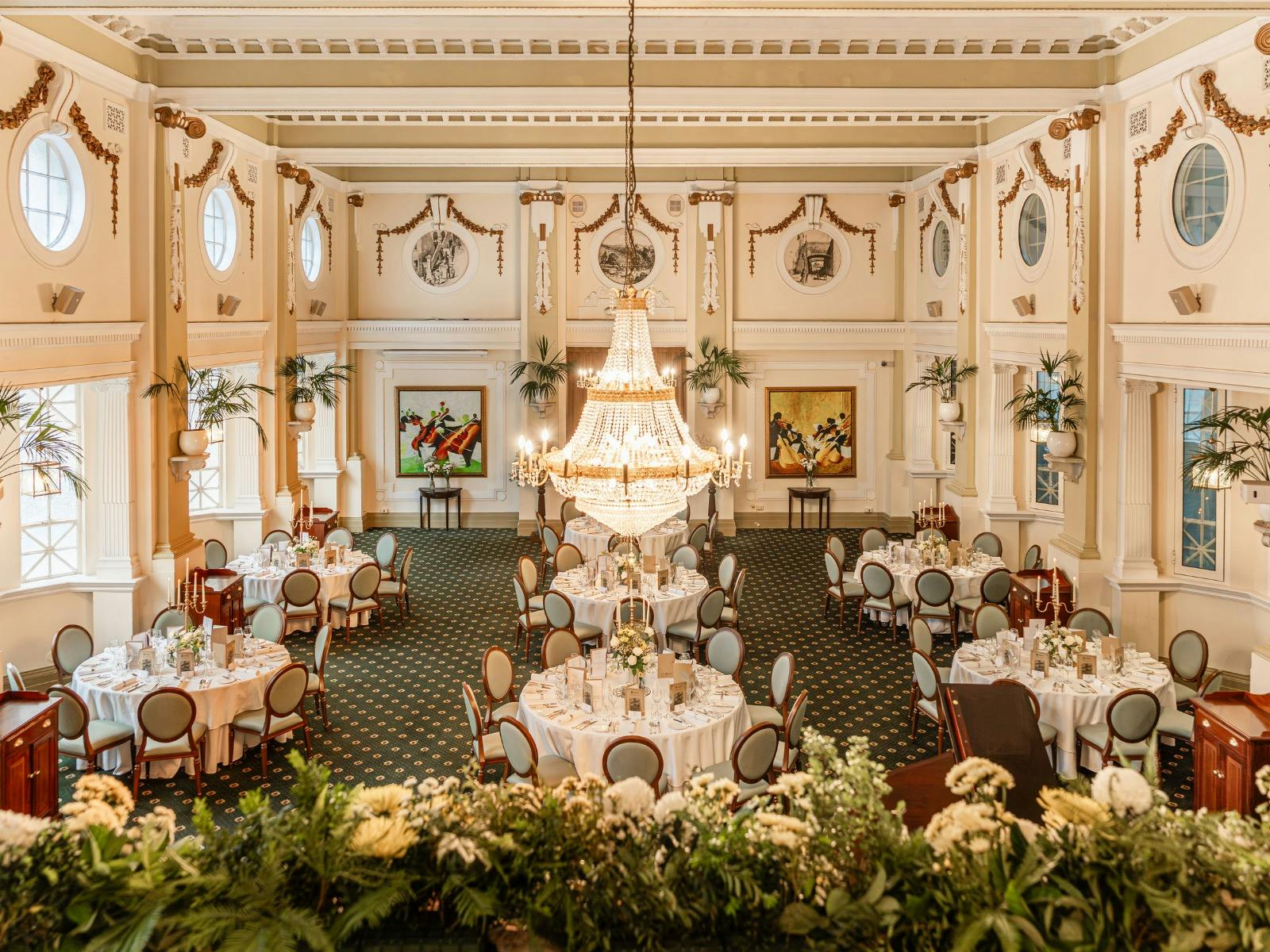 Ein Fest der Geschichte und Mode – High Tea im Stil der 1930er Jahre in Sydney