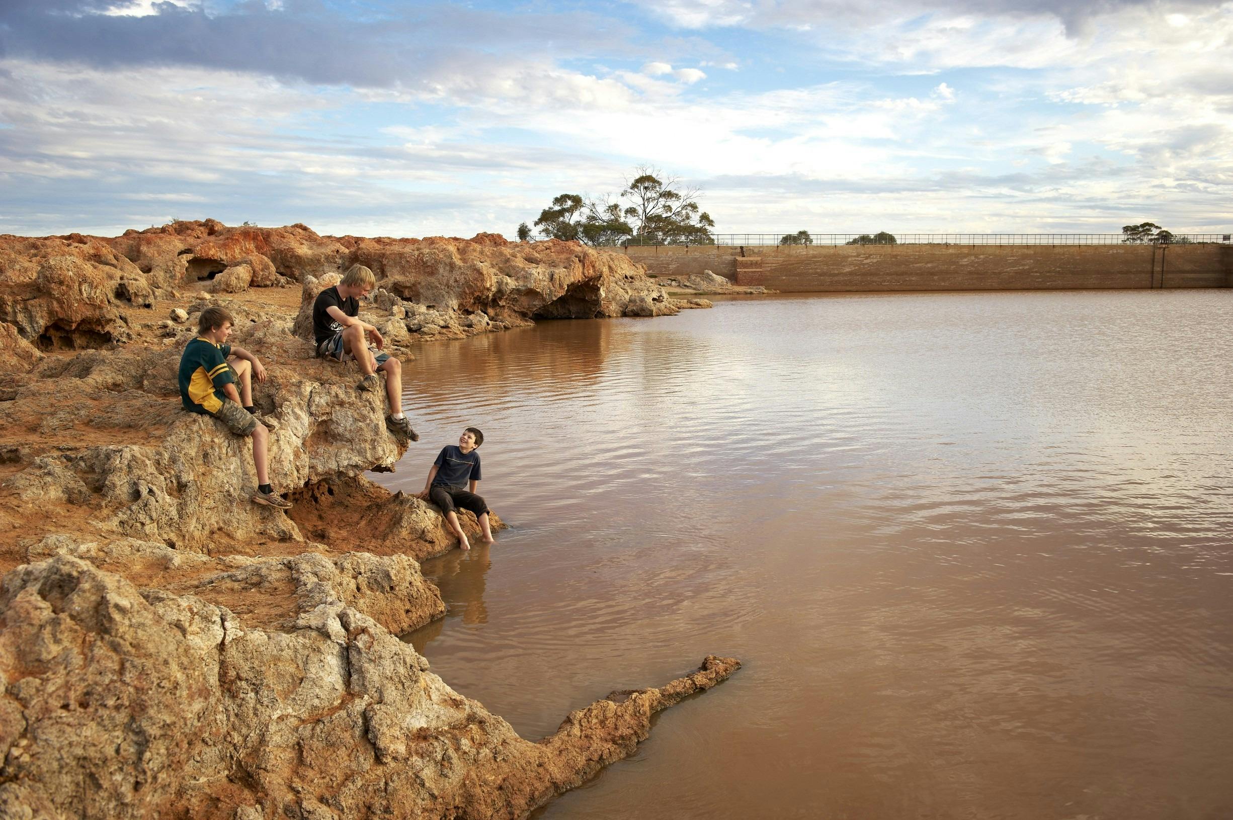Kids at Niagra Dam in Menzies, Western Australia