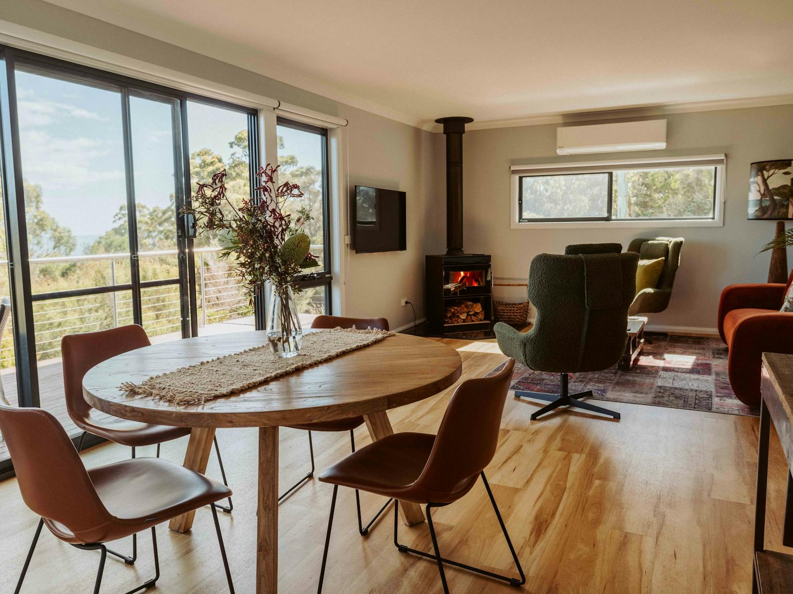 Enjoy your meals with a stunning view of the Boat Harbour coastline and surrounding bush, creating t