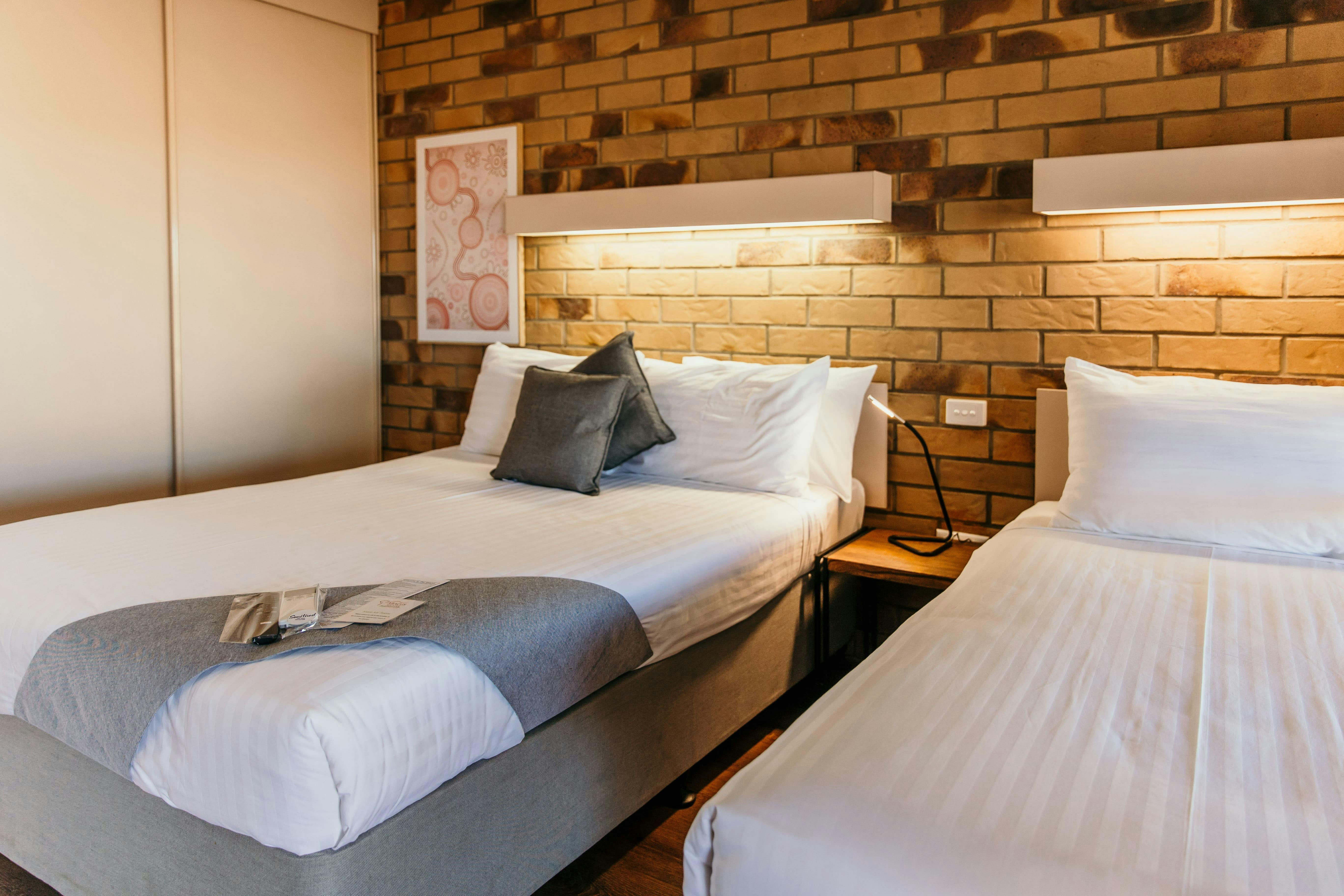 Queen and Single Room