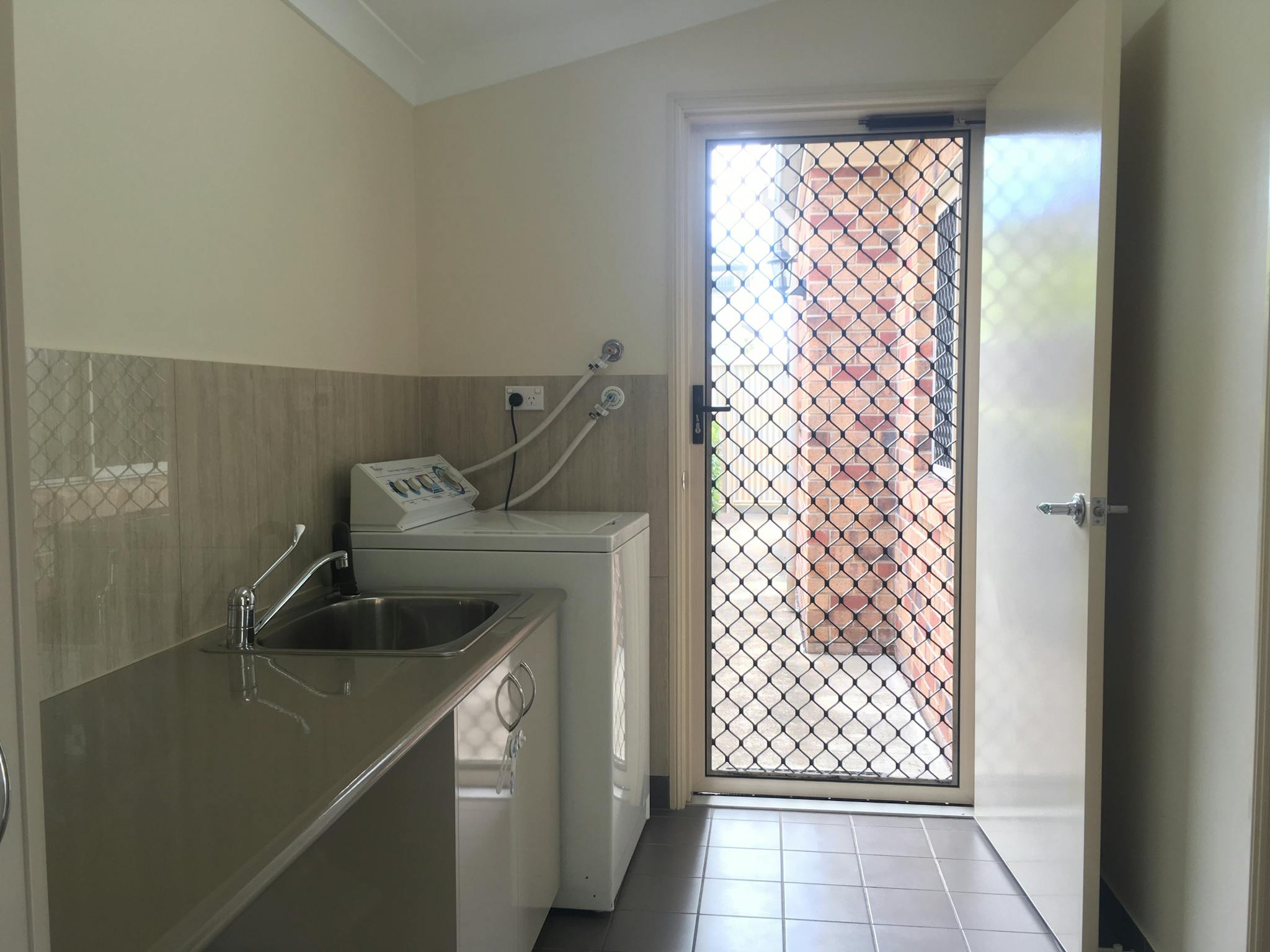89_on_Guy_Laundry_as_part _of_accommodation_warwick_qld_2bd_guest_house