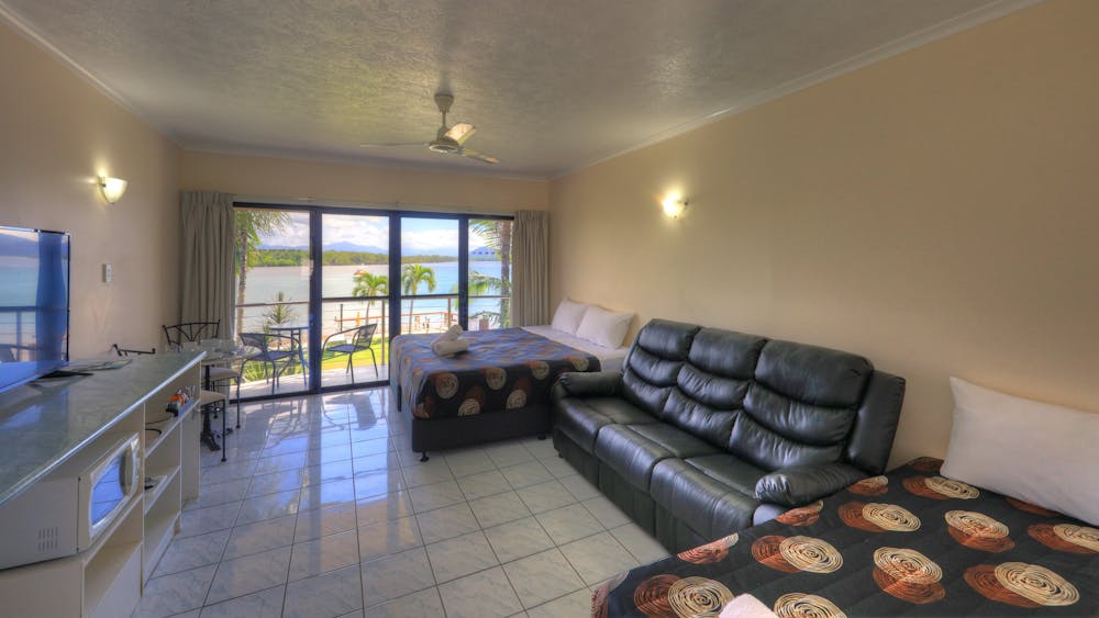 Hinchinbrook Marine Cove Resort