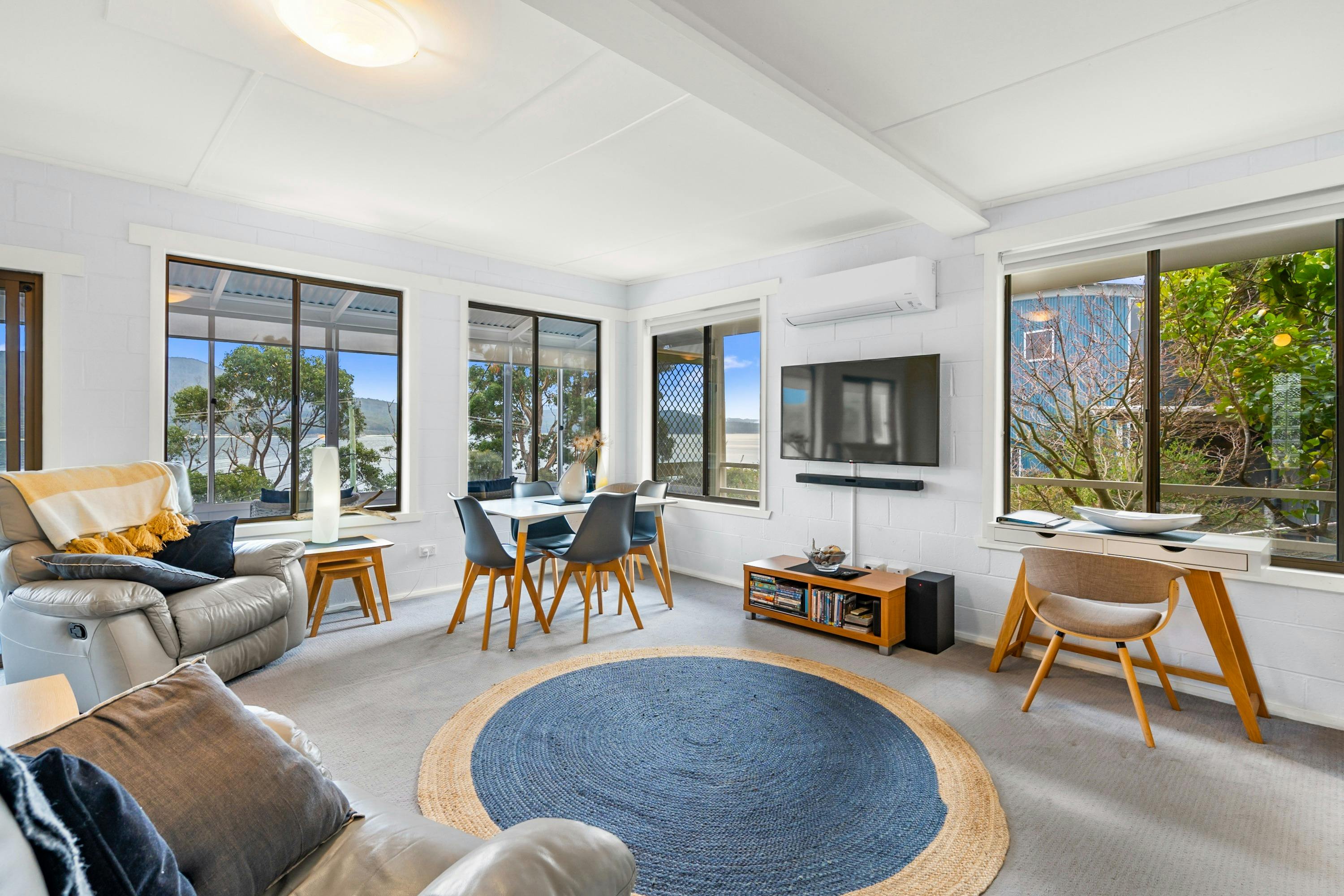 Beachfront accommodation in Adventure Bay Bruny Island