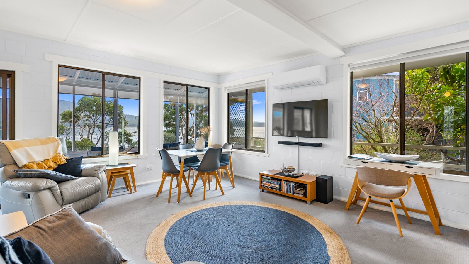 Beachfront accommodation in Adventure Bay Bruny Island