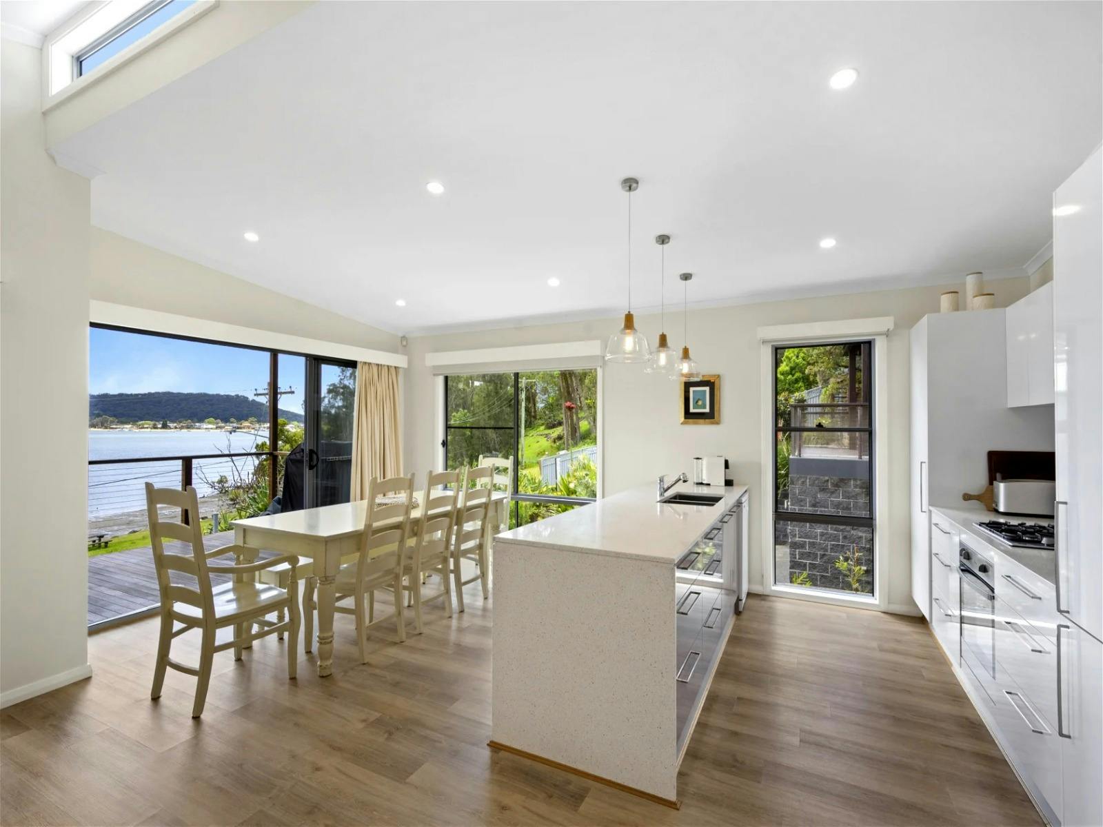 廚房區風景如畫，可供您享用美味佳餚