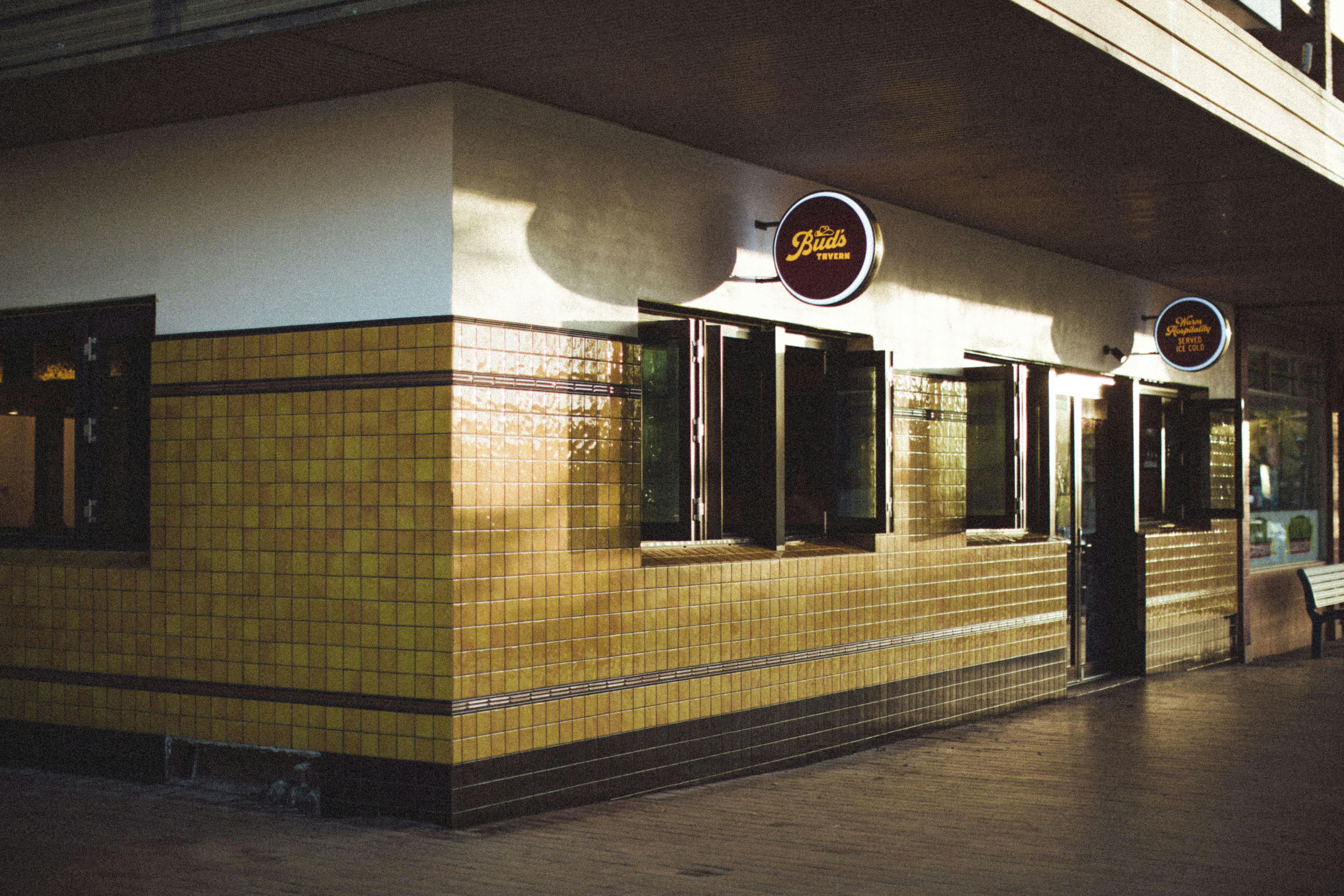 バズ・タバーン