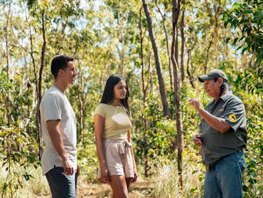 Guided tours with renowned bush medicine expert, Mooks