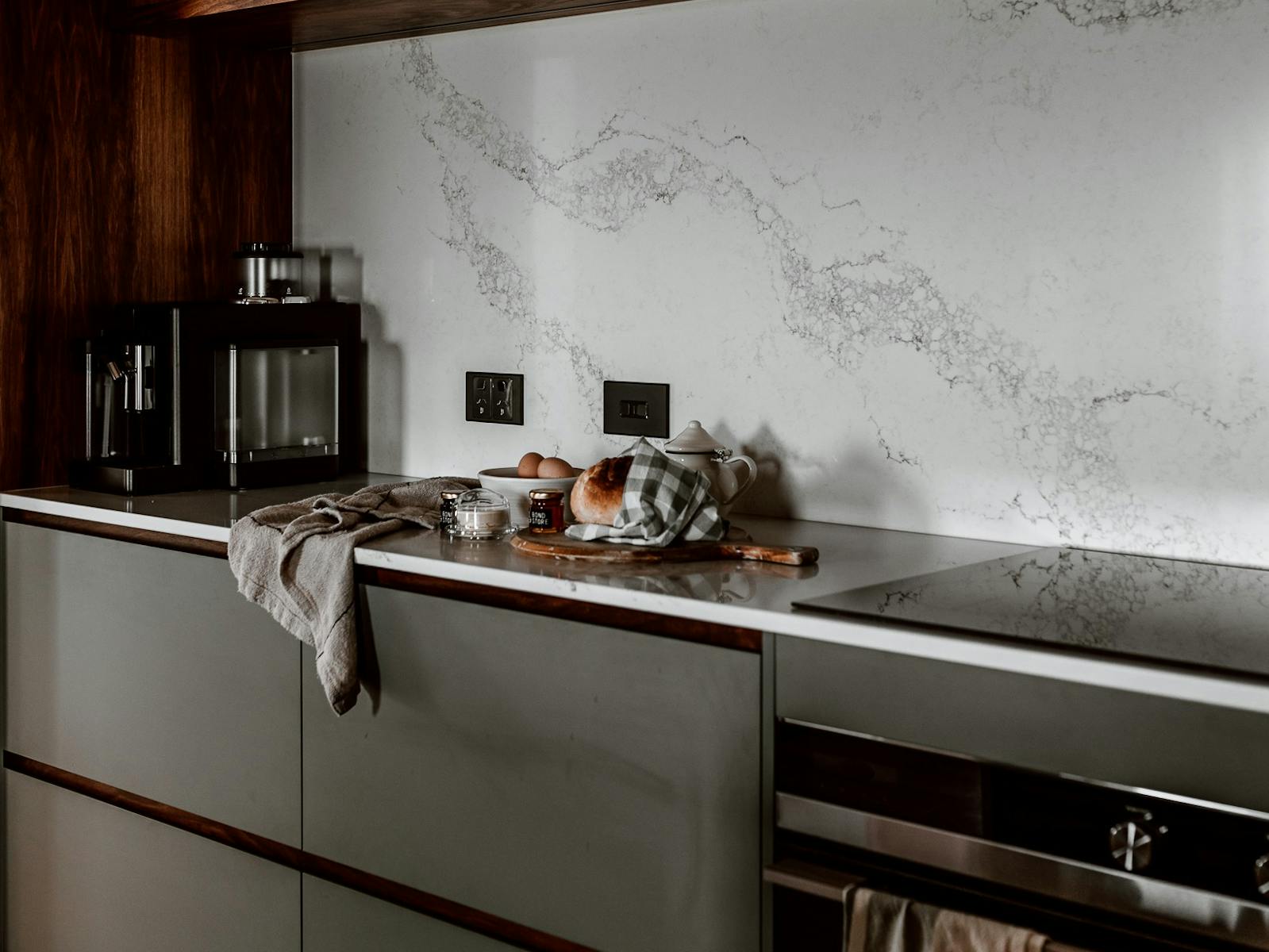 Fully equipped kitchen, stove, oven, dishwasher, microwave, coffee maker, all utensils