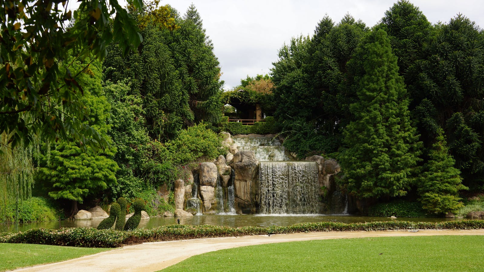 Hunter Garden, waterfall