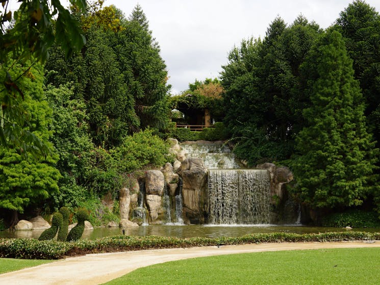 Hunter Garden, waterfall