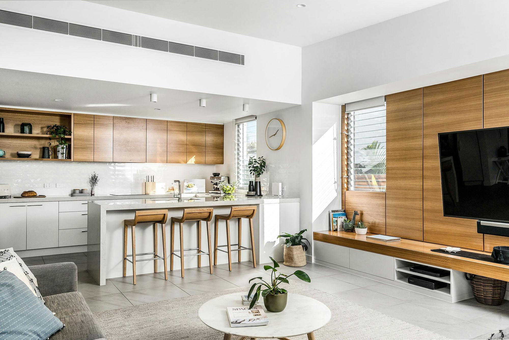 Kaylani Cove - Byron Bay - Living Area and Kitchen b