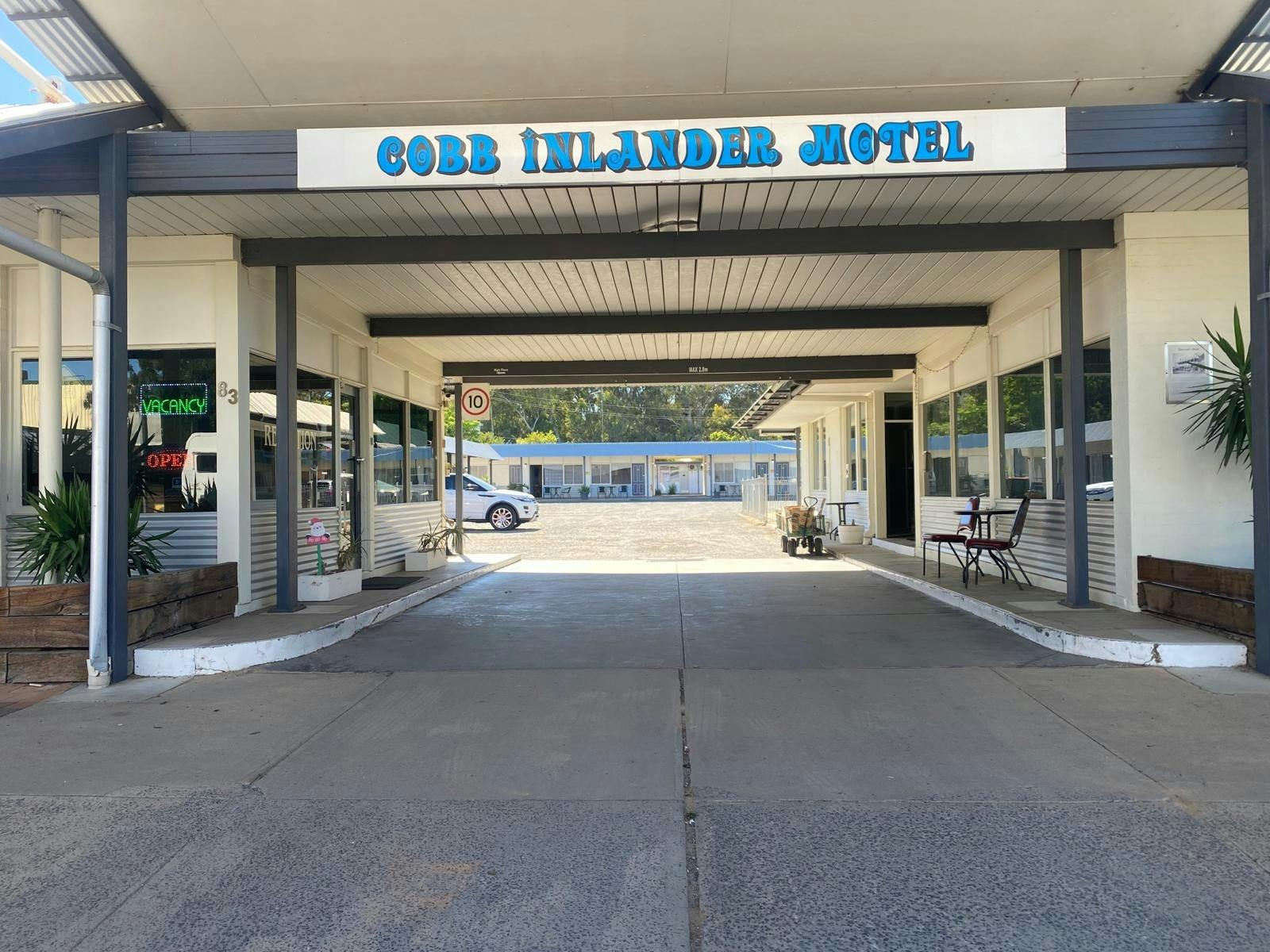 コブ インランダー モーテル