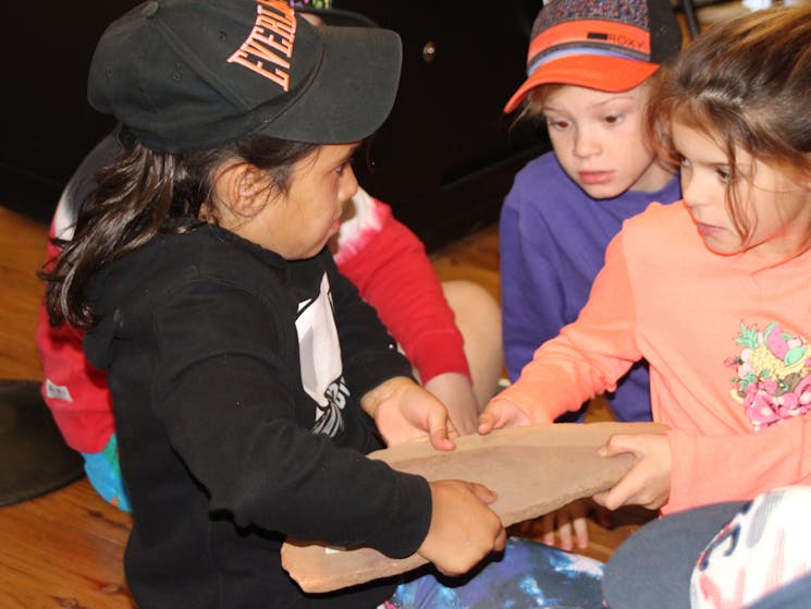 Studnets visiting from the Dubbo North Primary had an opportunity to touch and feel artefacts