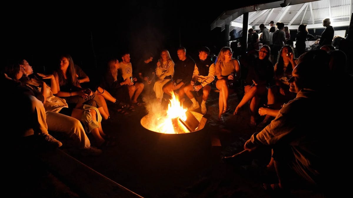 Dingo's K'gari Adventures - Guests in the campsite