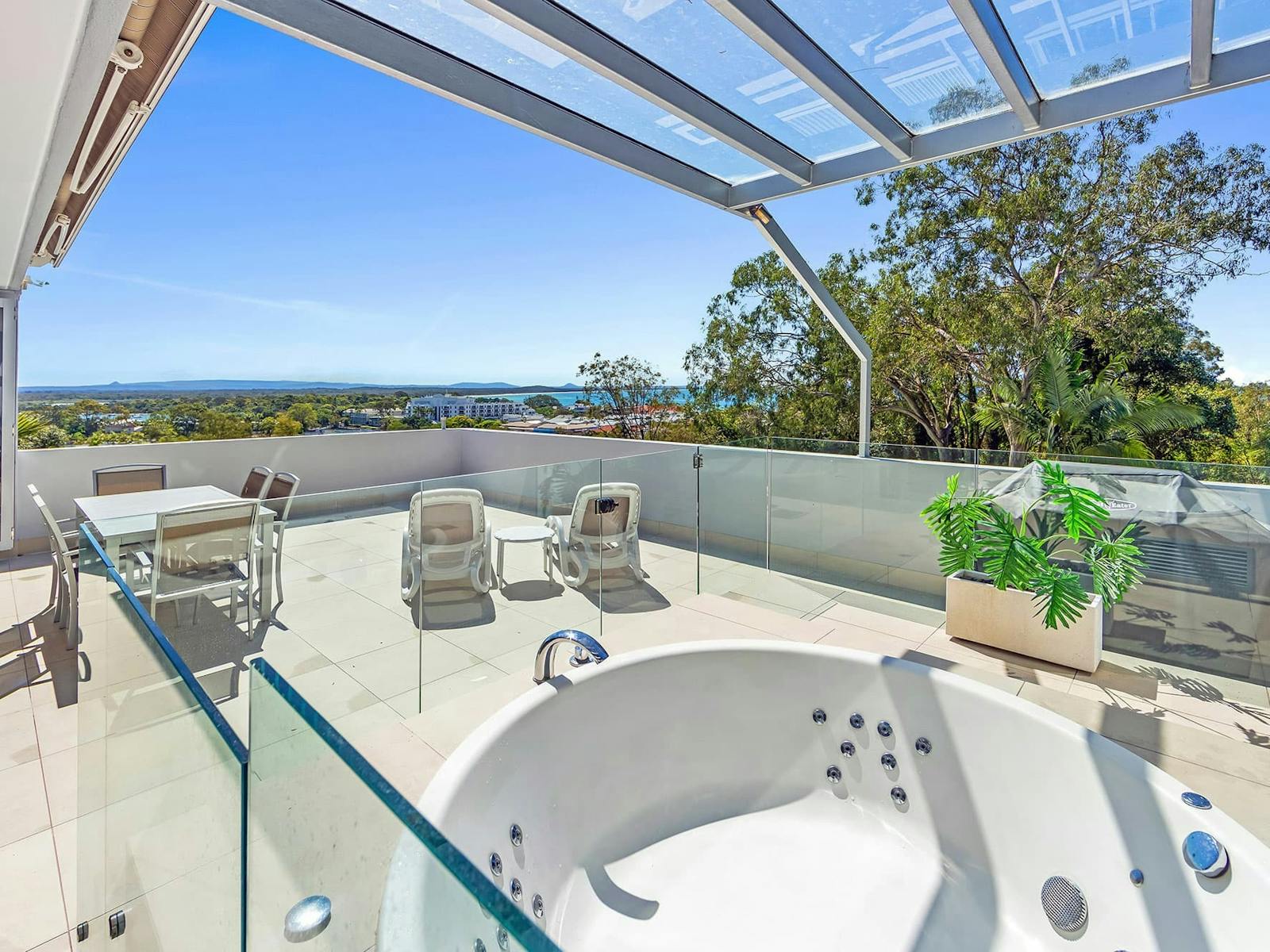 Apt 5 - Outdoor private balcony Apt 5 - Outdoor private balcony