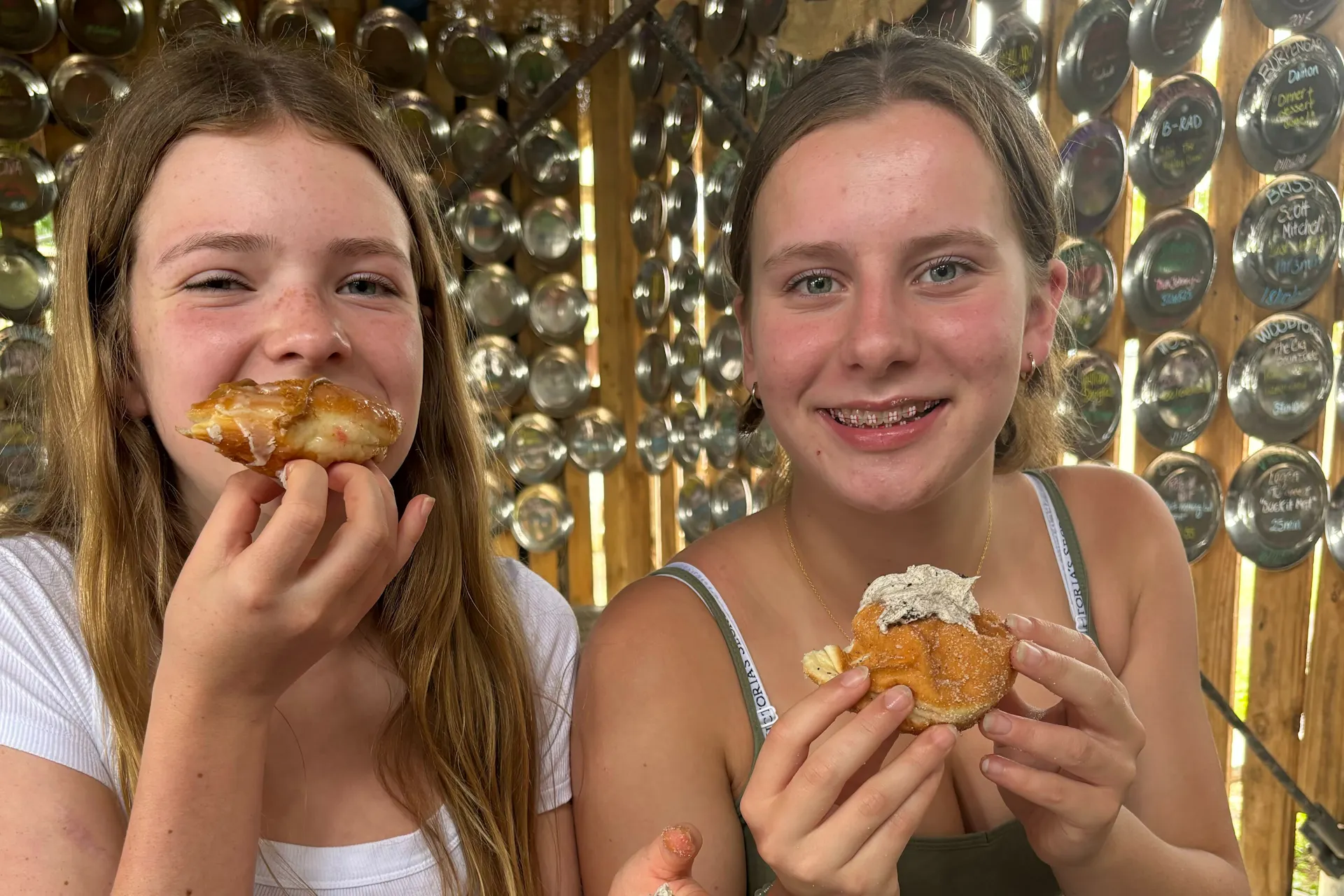 Sunny Jeeps on tour at Kenilworth bakery, with two girls enjoying the donuts from Kenilworth Bakery