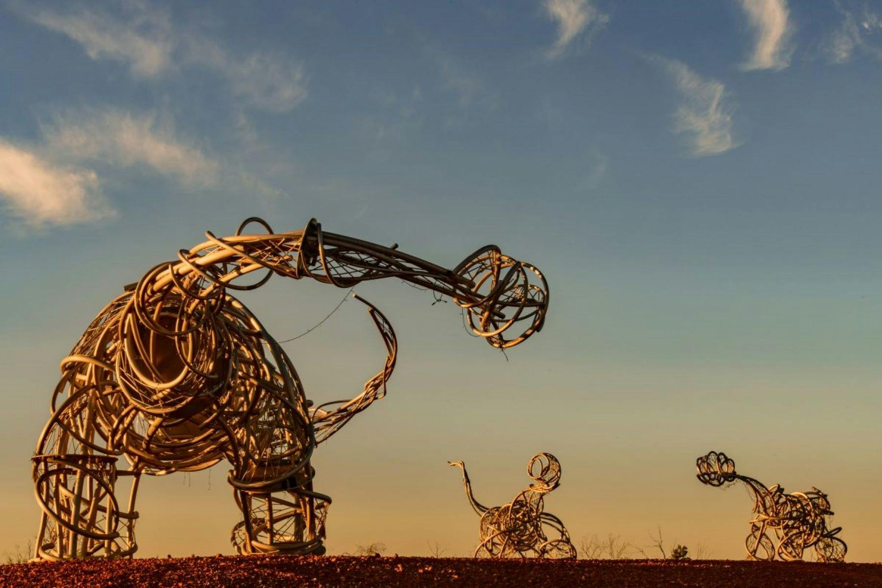 Dinosaur sculptures at Eromanga Natural History Museum