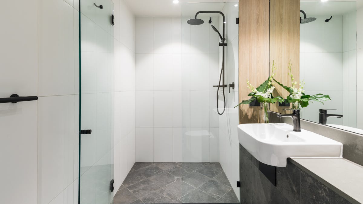 Oaks Cairns Hotel - Bathroom