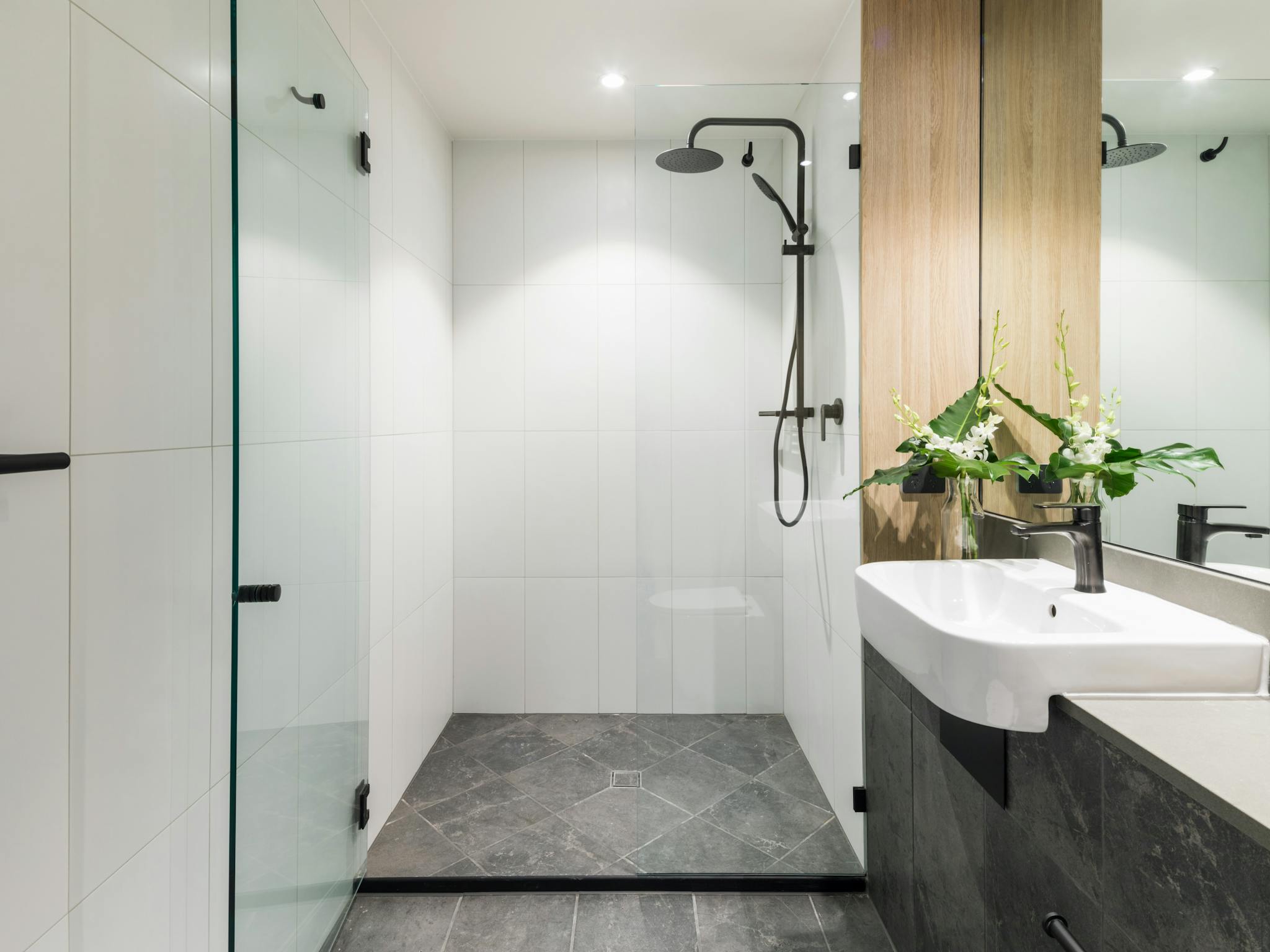Oaks Cairns Hotel - Bathroom Oaks Cairns Hotel - Bathroom