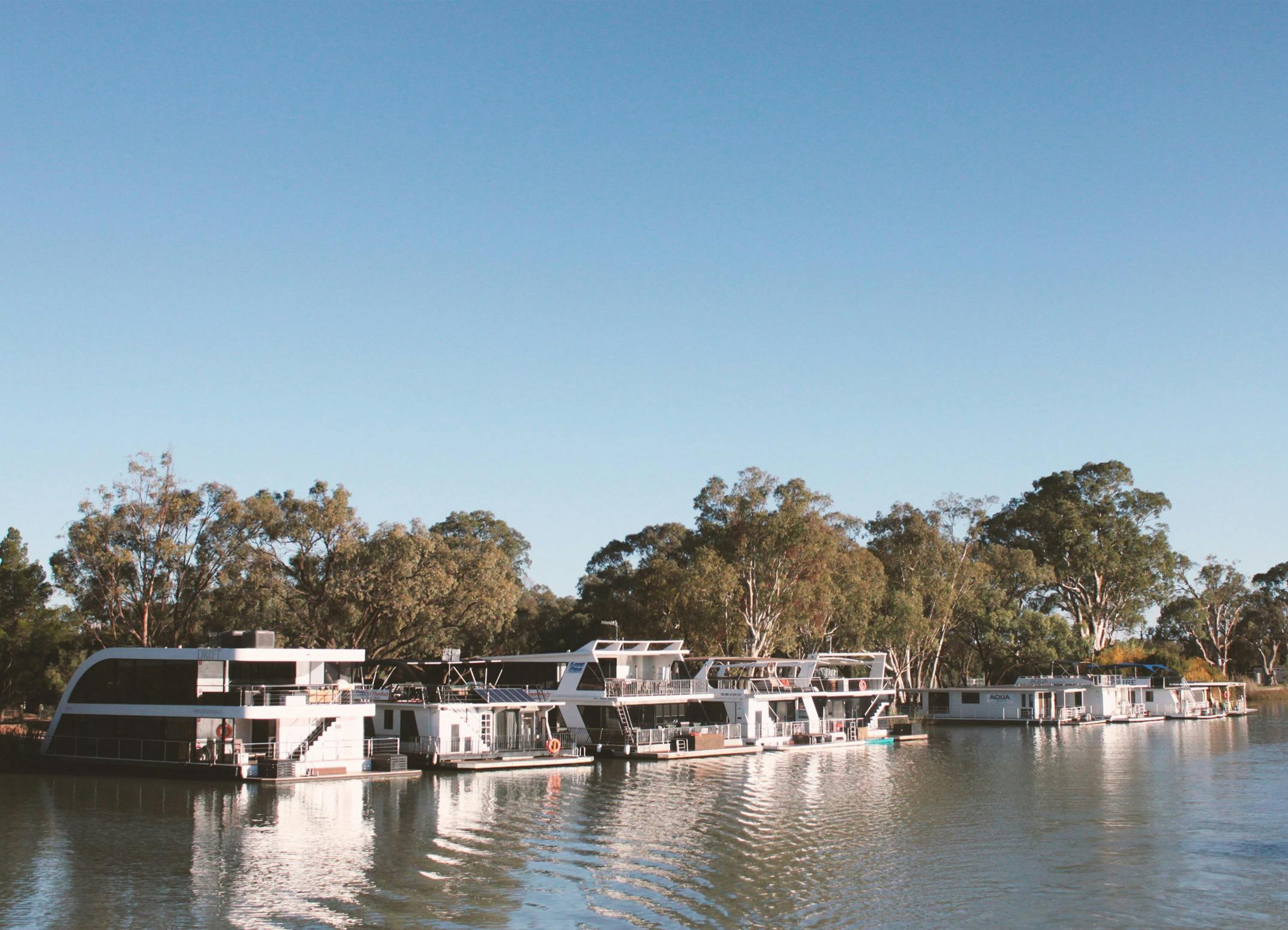Our fleet of ten houseboats will ensure every size, budget, and style is catered for.