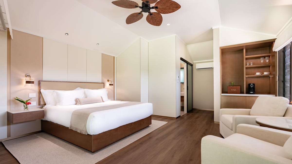 Luxurious Studi Villa, with King Bed, large mini bar, separate walk-in robe and ensuite