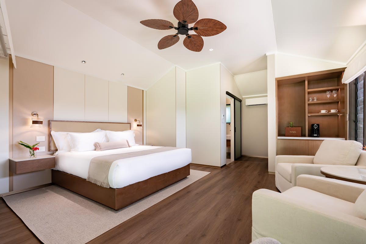 Luxurious Studi Villa, with King Bed, large mini bar, separate walk-in robe and ensuite