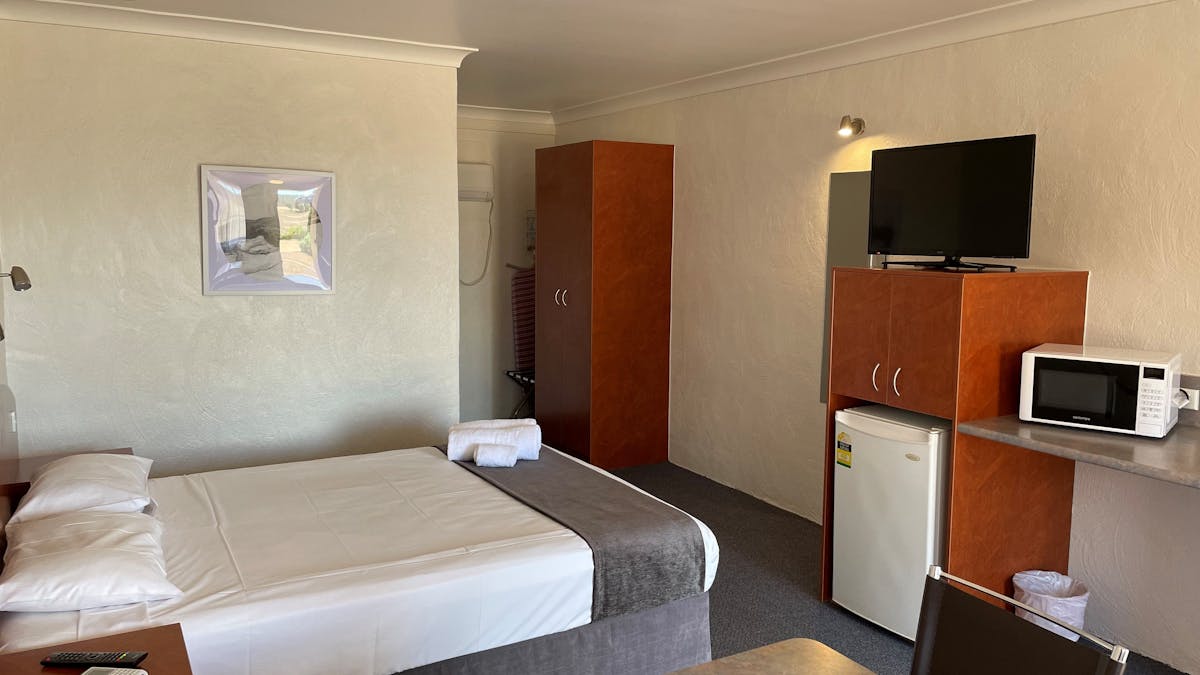 Deluxe Queen Room