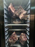 Dry aging cabinets