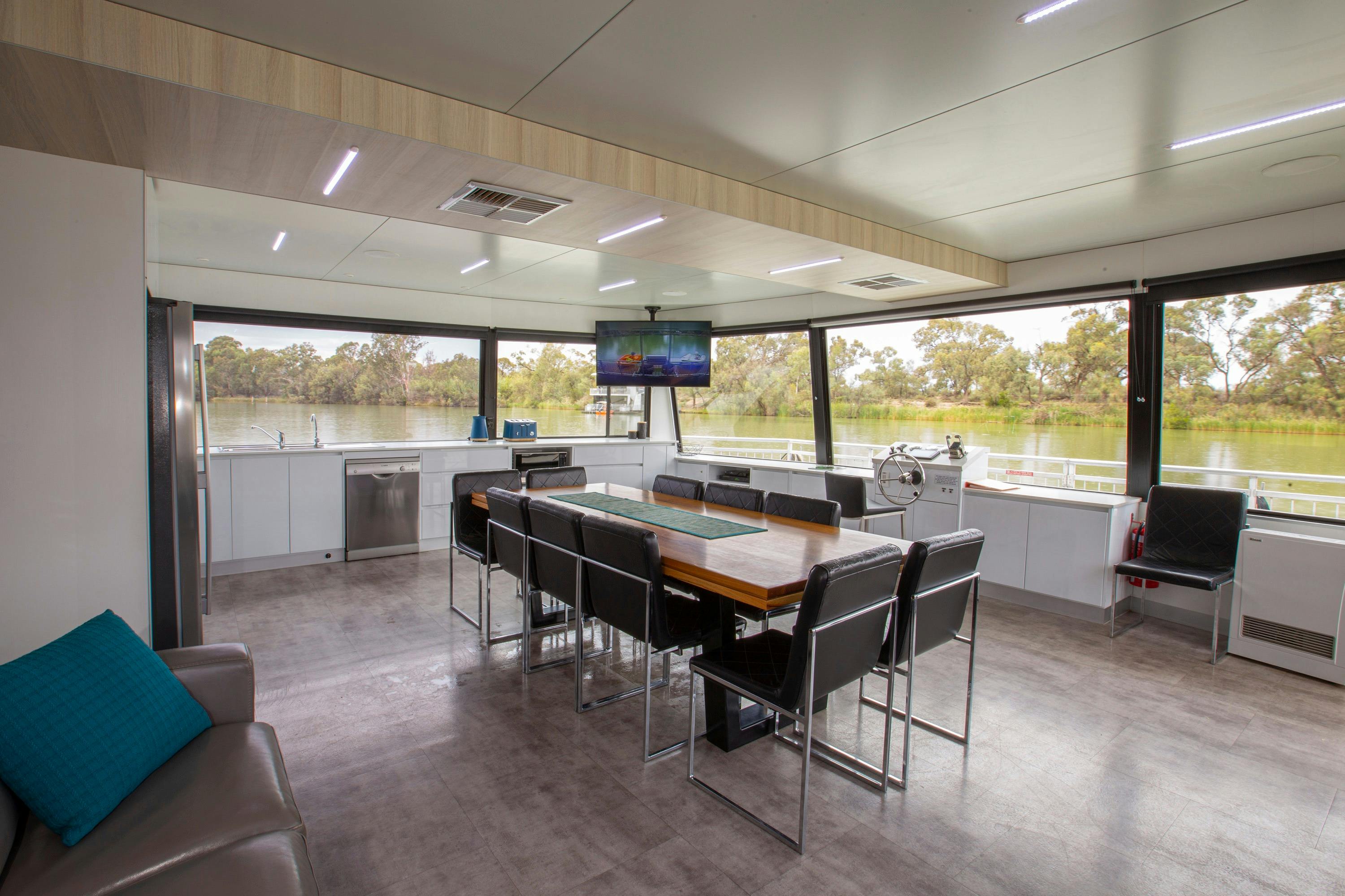 Ruby Luxury - Dining View