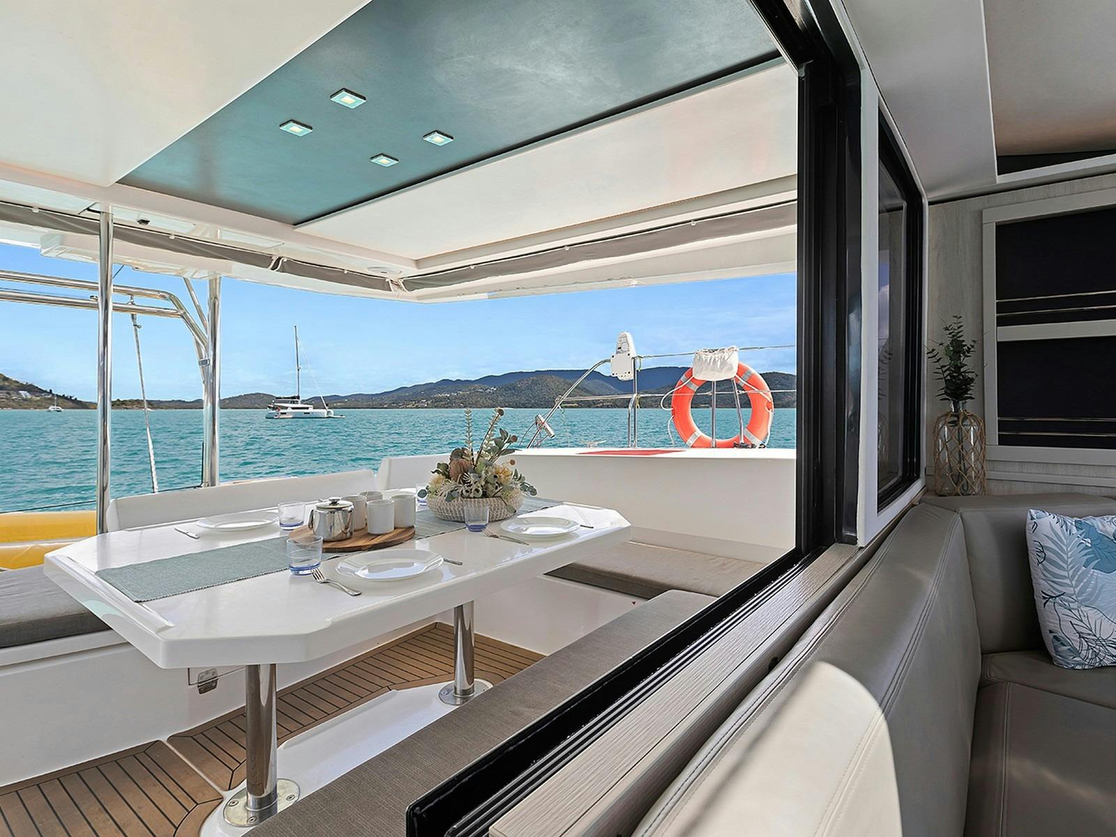 Leopard 45 - Aft deck dining