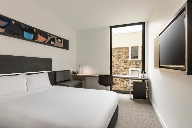 Standard Queen Room