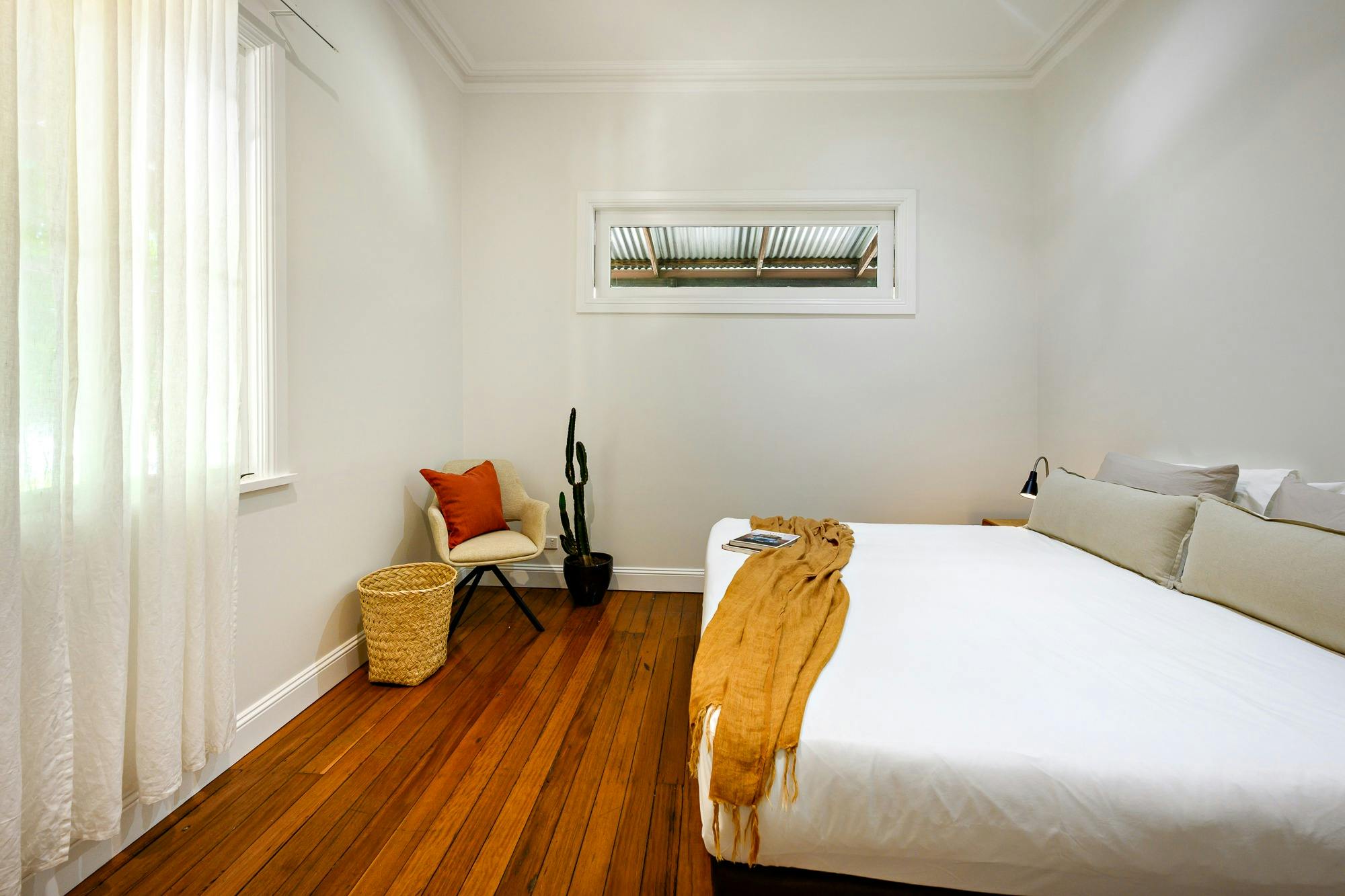 Zweites Gästezimmer mit Kingsize-Bett