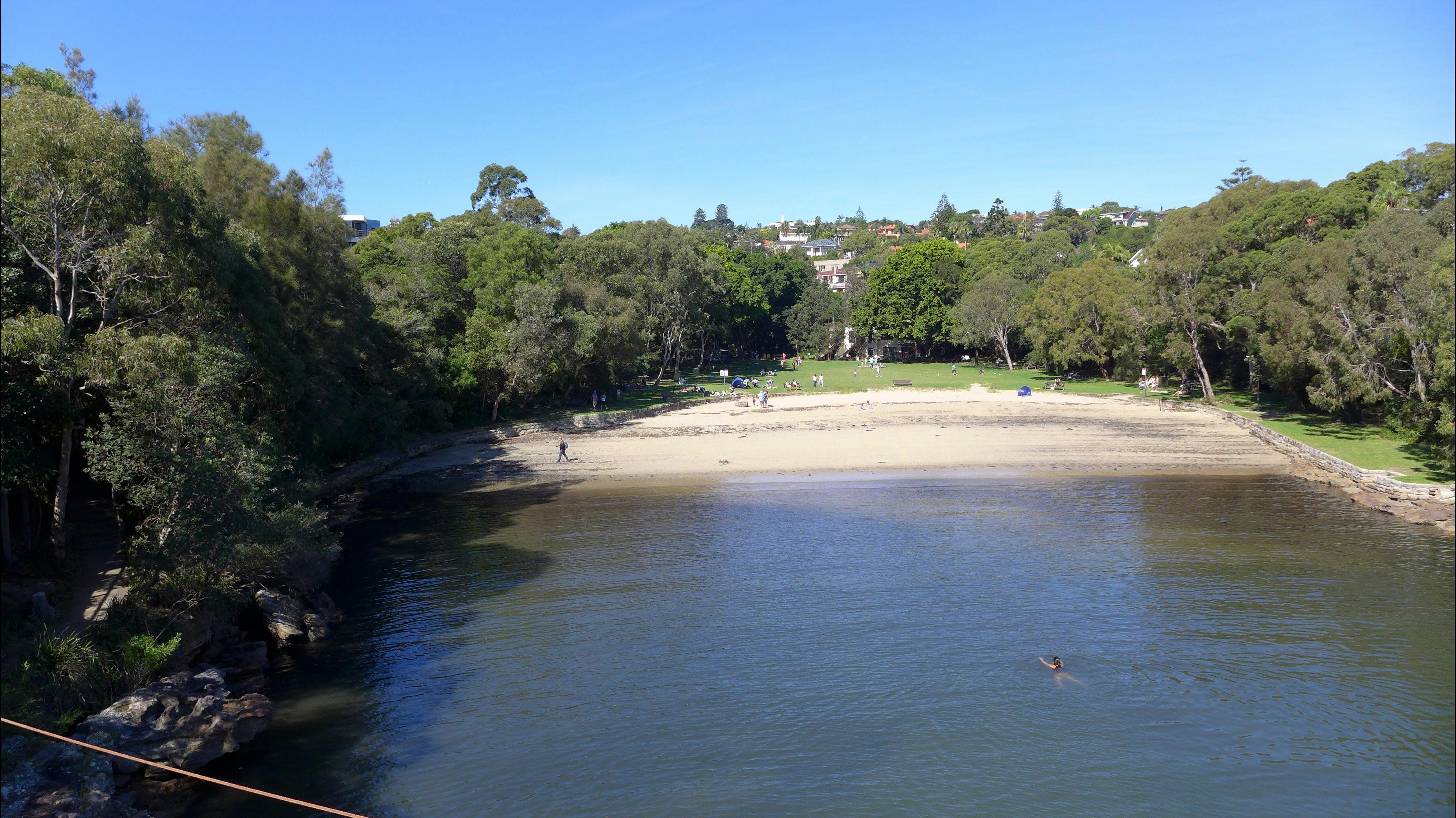 歐芹灣的遊樂場和海灘