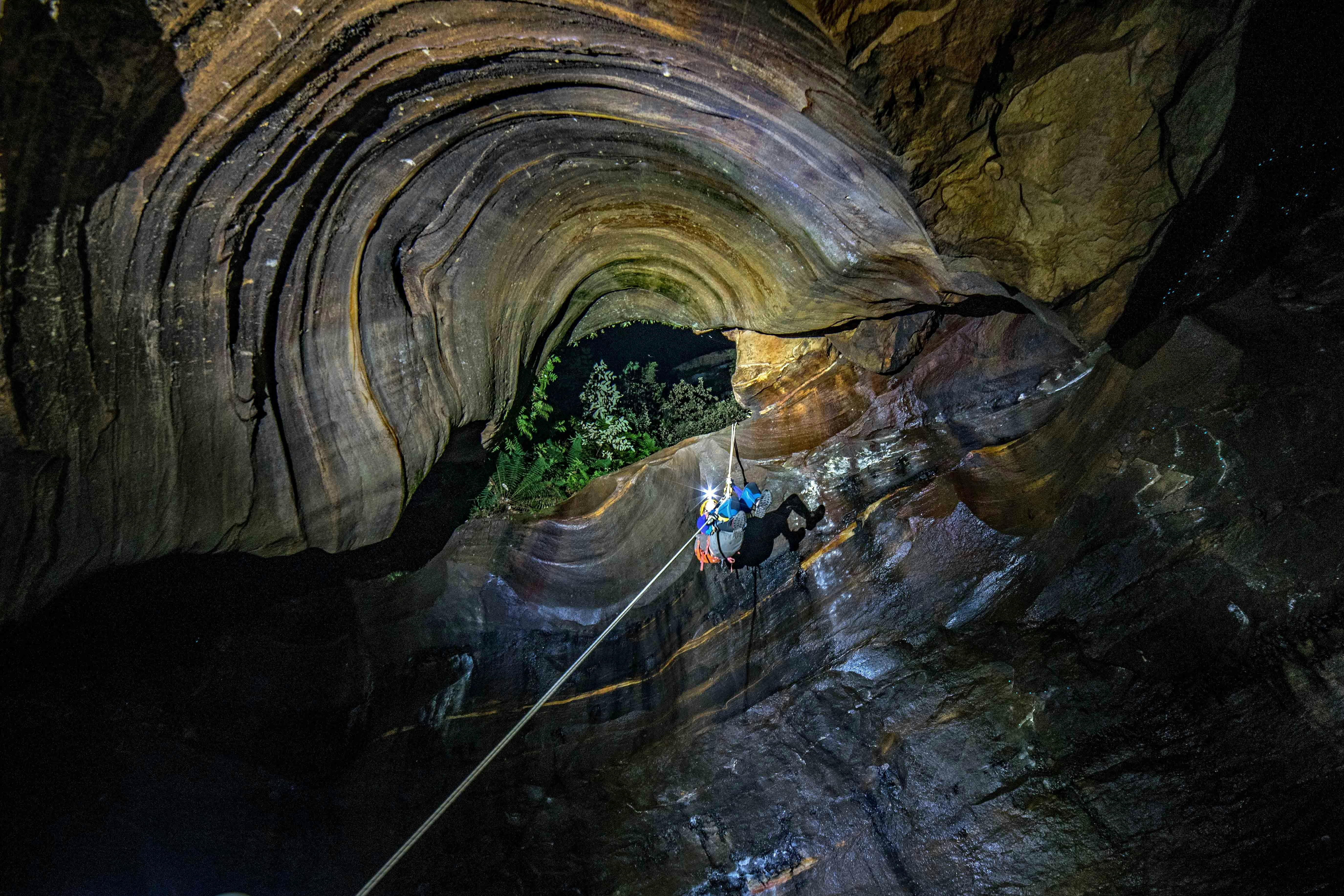 夜間沿繩下降入大峽谷