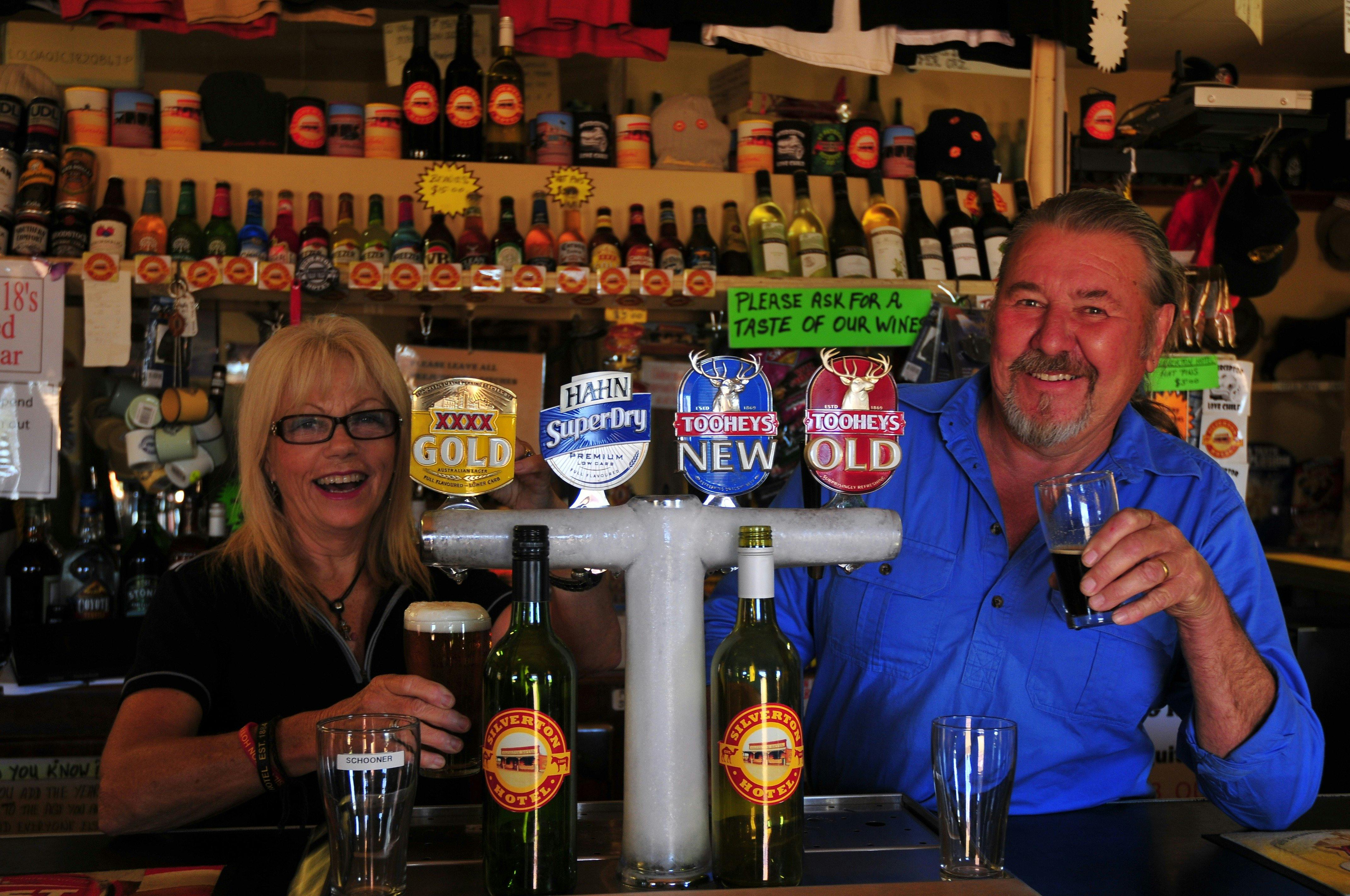 與稅吏見面，彼得和帕西·普萊斯