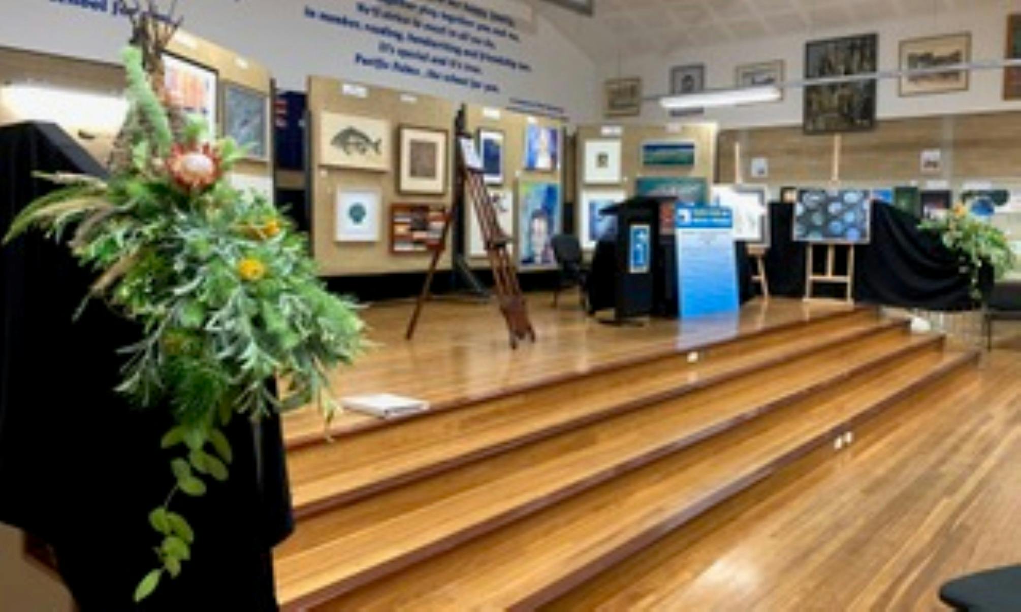 太平洋棕櫚藝術節是一個當地的節日，旨在為學校籌集資金。