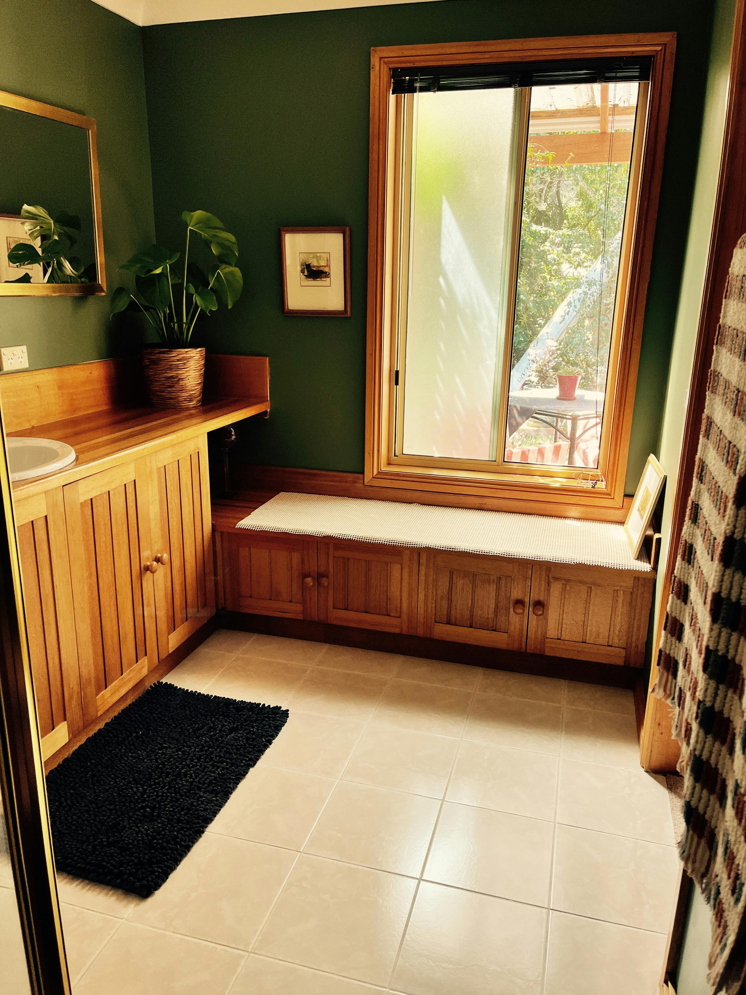 View of the bathroom ofThe Garden Studio  Green Gables B&B