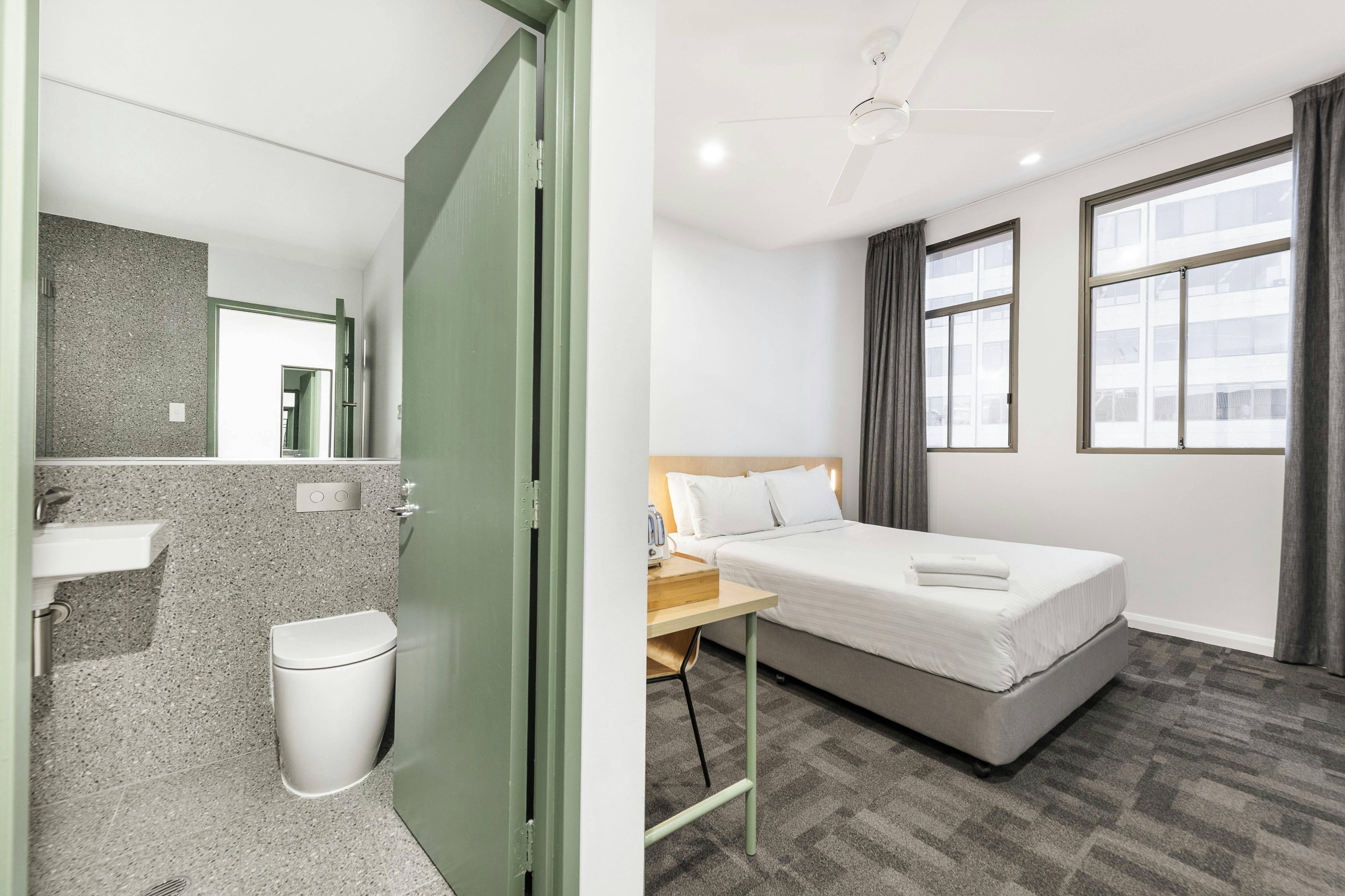 Queen Ensuite Room