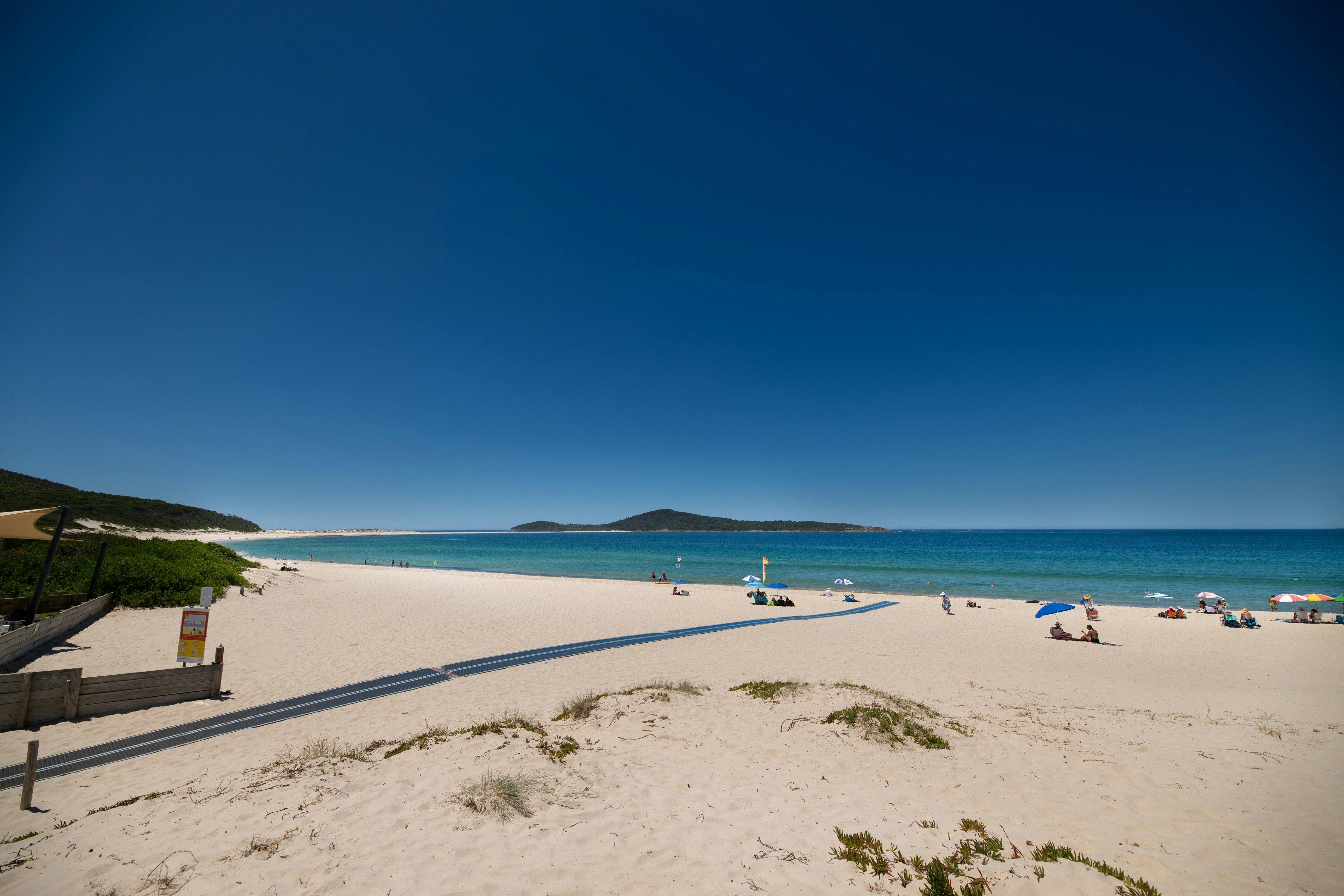 バリアフリーマットのあるフィンガルビーチ