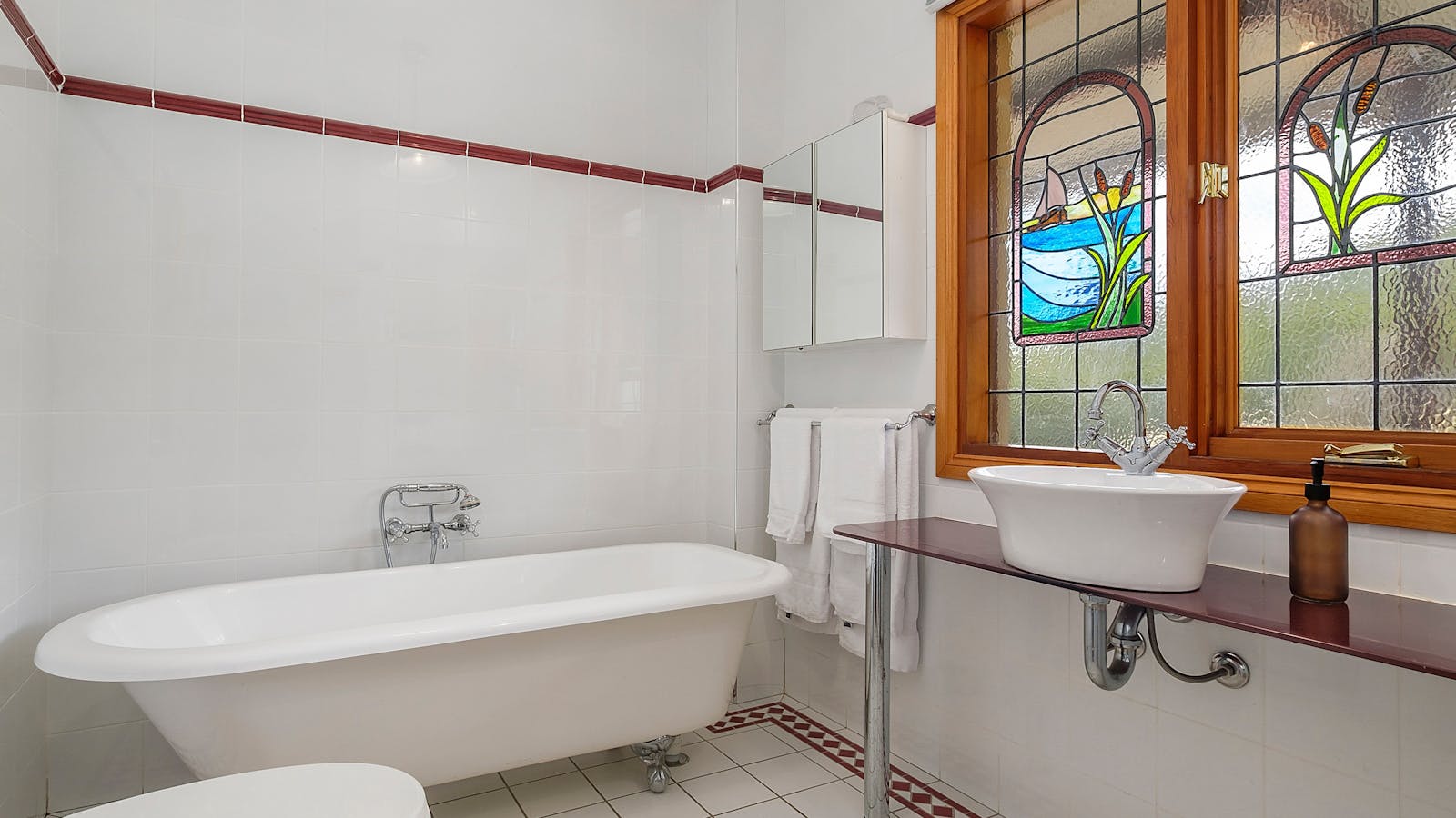 Manfield Country Bruny Island- Bathroom 1