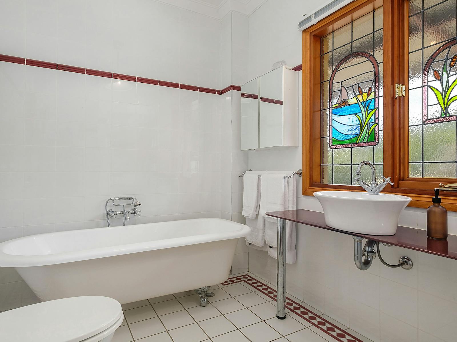 Manfield Country Bruny Island- Bathroom 1